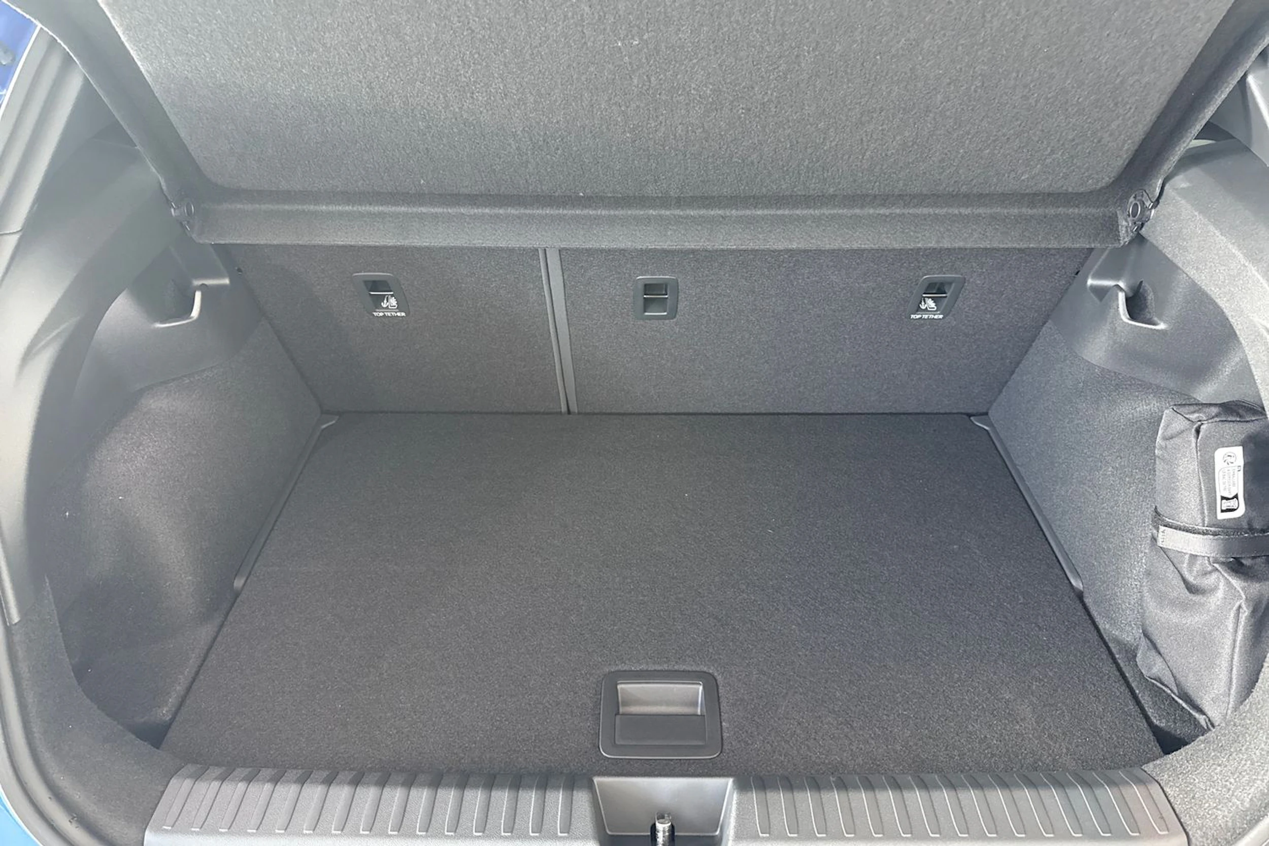sininen Volkswagen ID. Polo 2027 kuva 11.