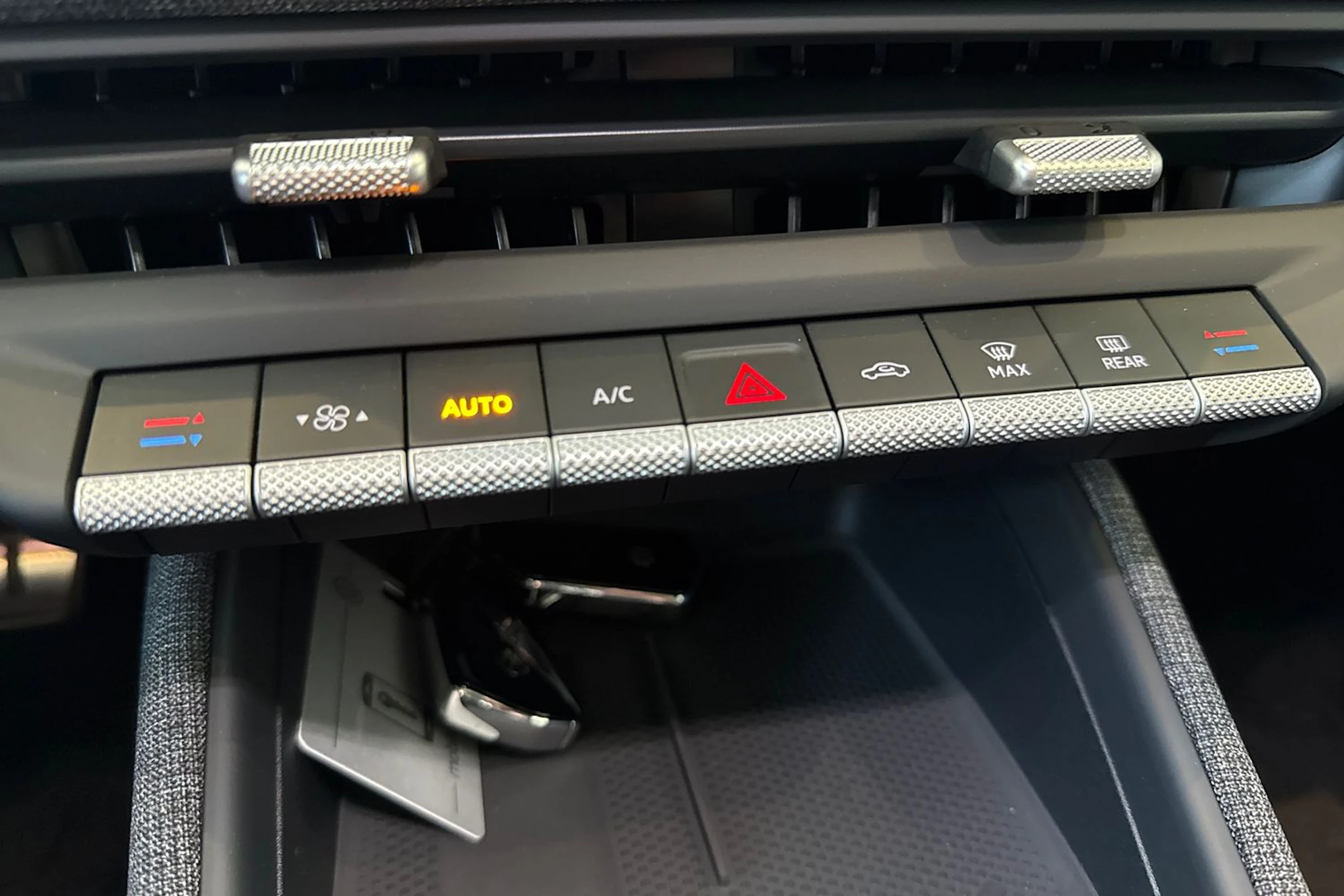 sininen Volkswagen ID. Polo 2027 kuva 24.