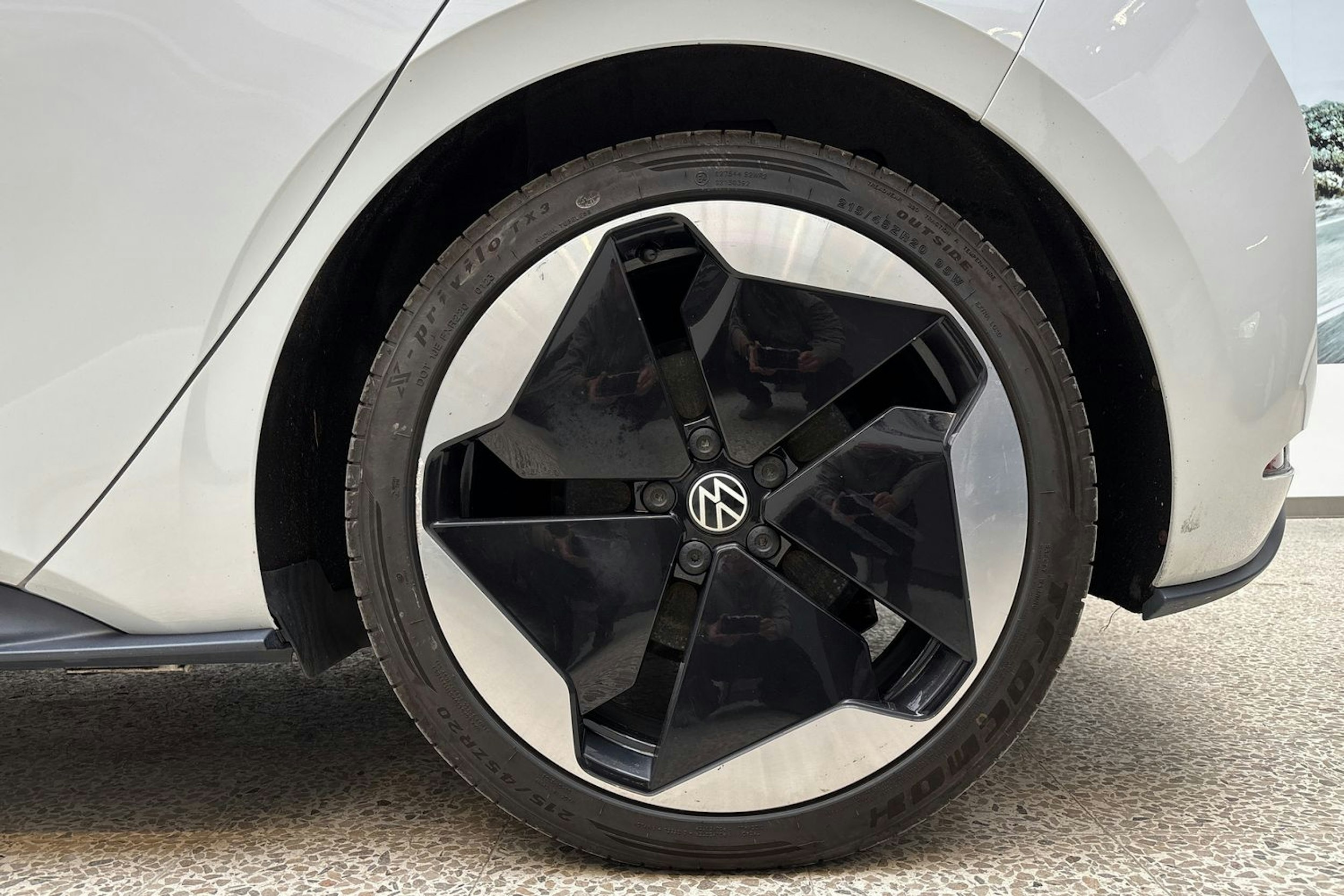 valkoinen Volkswagen ID.3 2020 kuva 9.