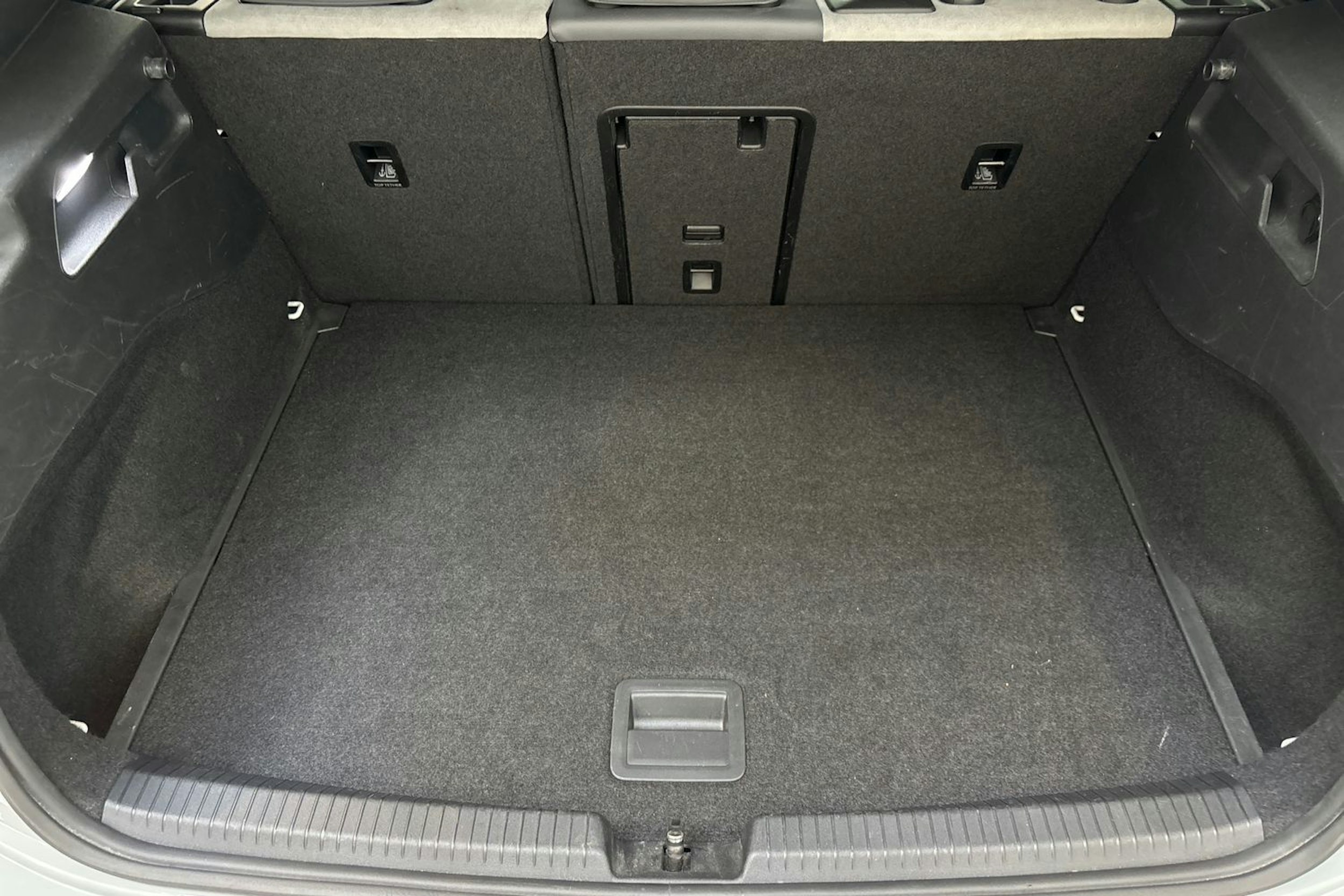 valkoinen Volkswagen ID.3 2020 kuva 11.