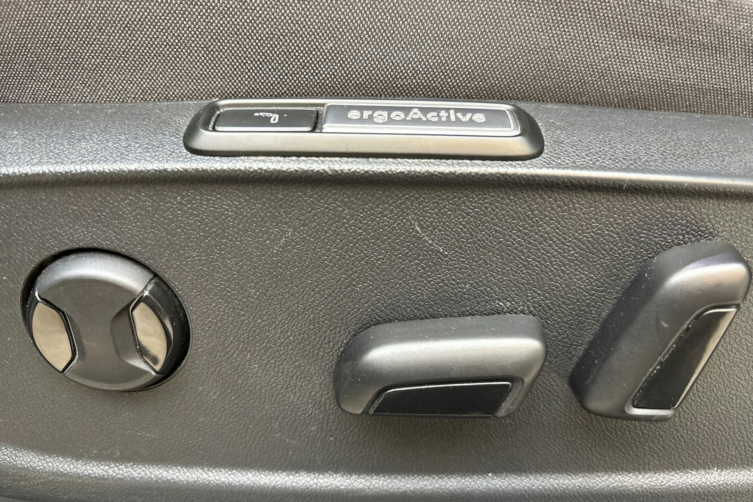 valkoinen Volkswagen ID.3 2020 kuva 17.