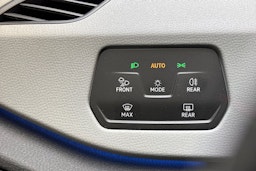 valkoinen Volkswagen ID.3 2020 kuva 18.