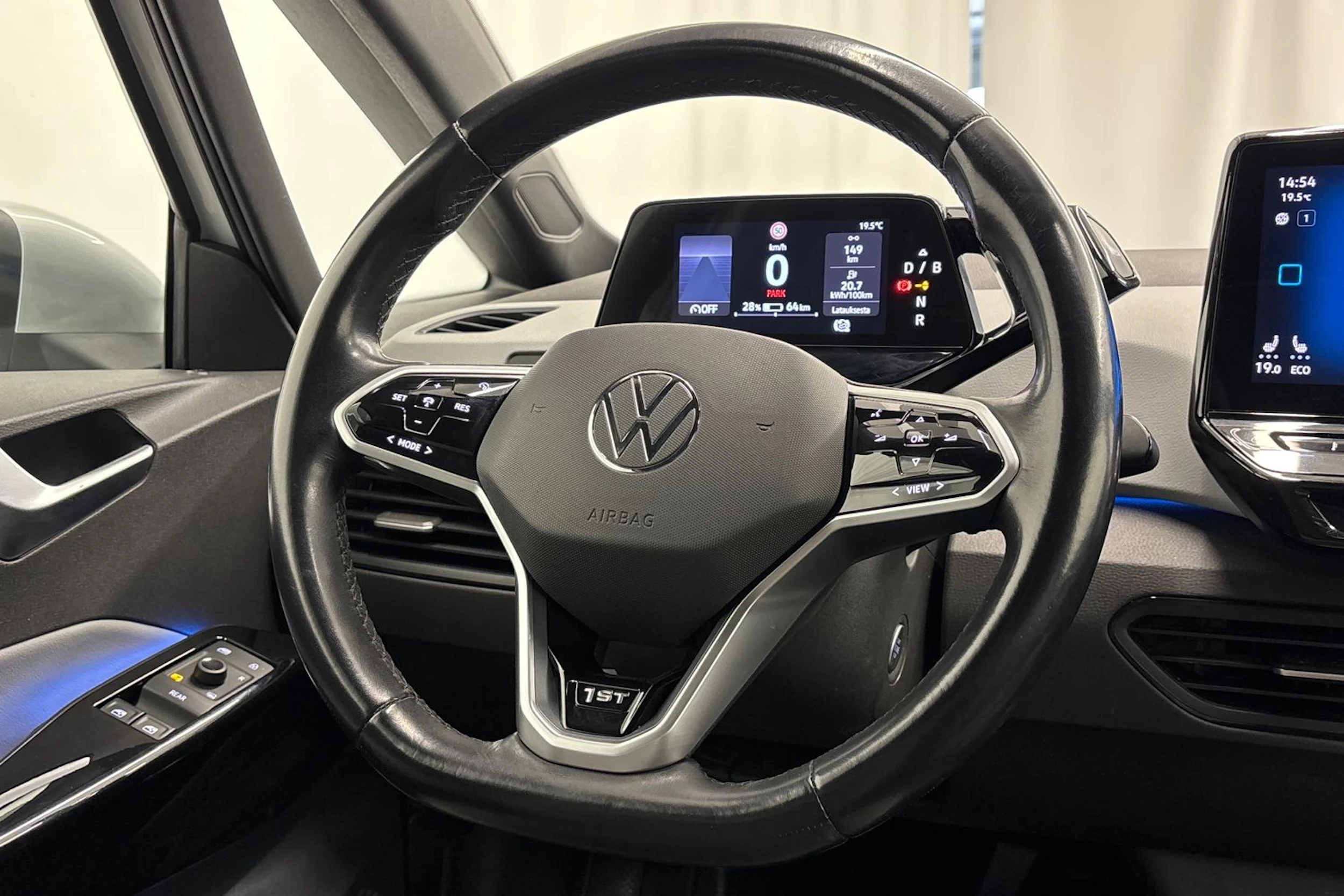 valkoinen Volkswagen ID.3 2020 kuva 12.