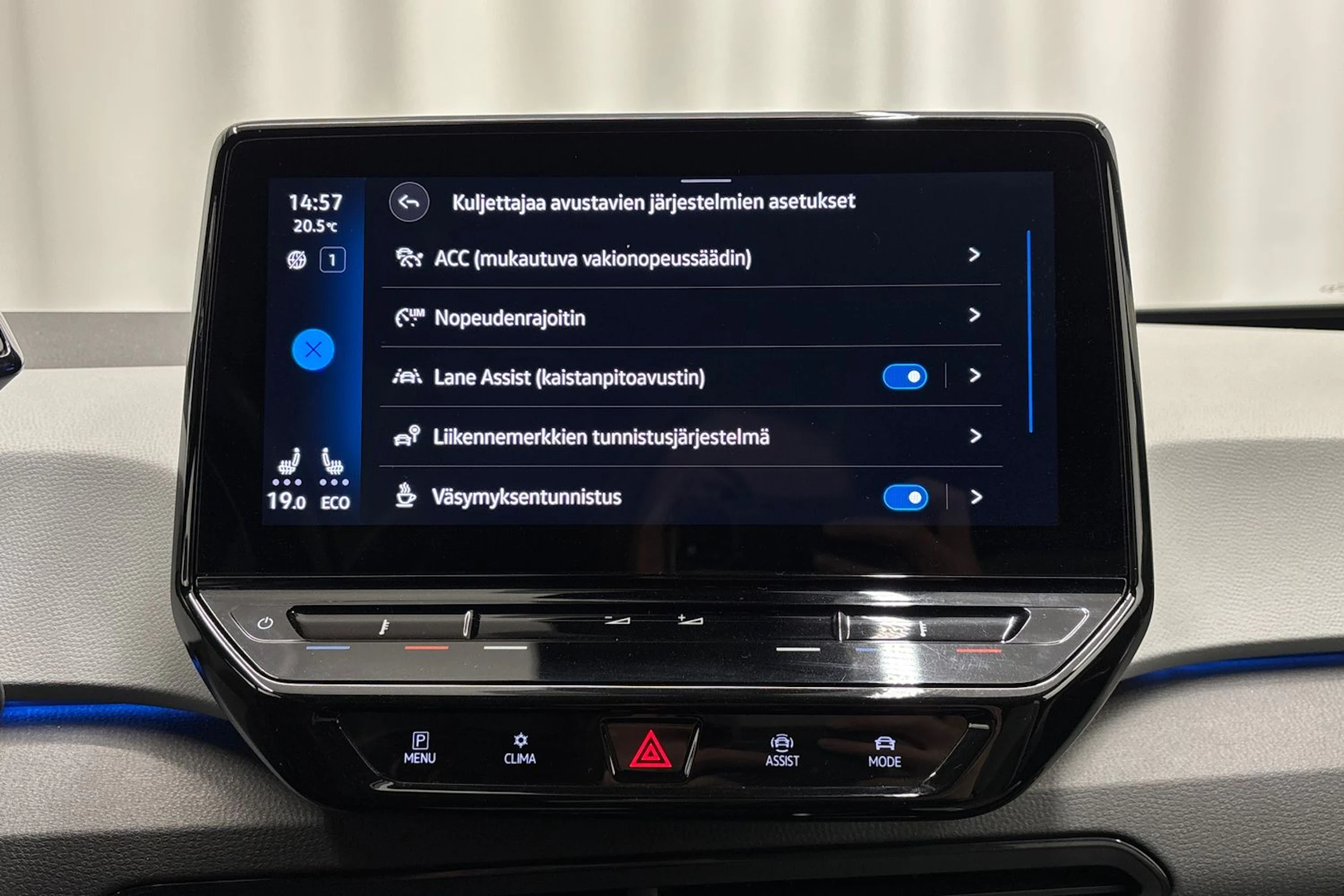 valkoinen Volkswagen ID.3 2020 kuva 17.