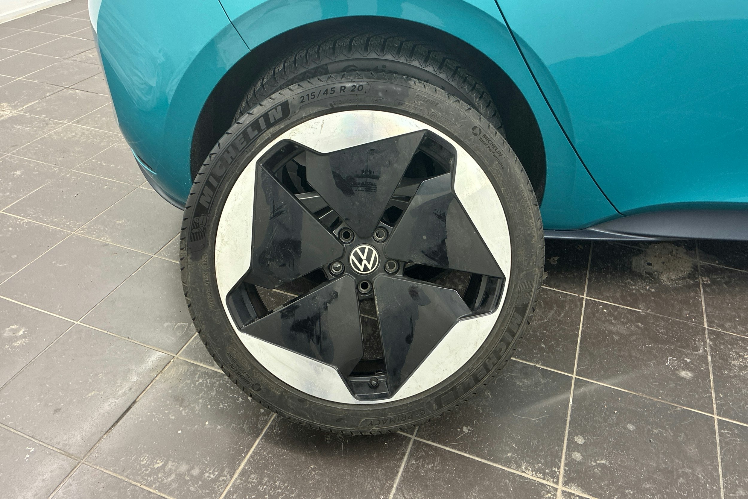 sininen Volkswagen ID.3 2020 kuva 13.