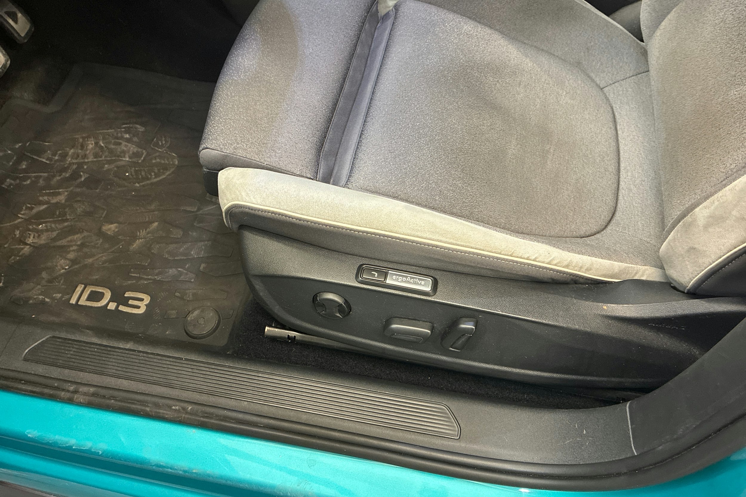 sininen Volkswagen ID.3 2020 kuva 16.