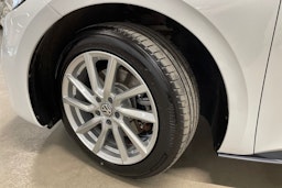 valkoinen Volkswagen ID.3 2020 kuva 13.