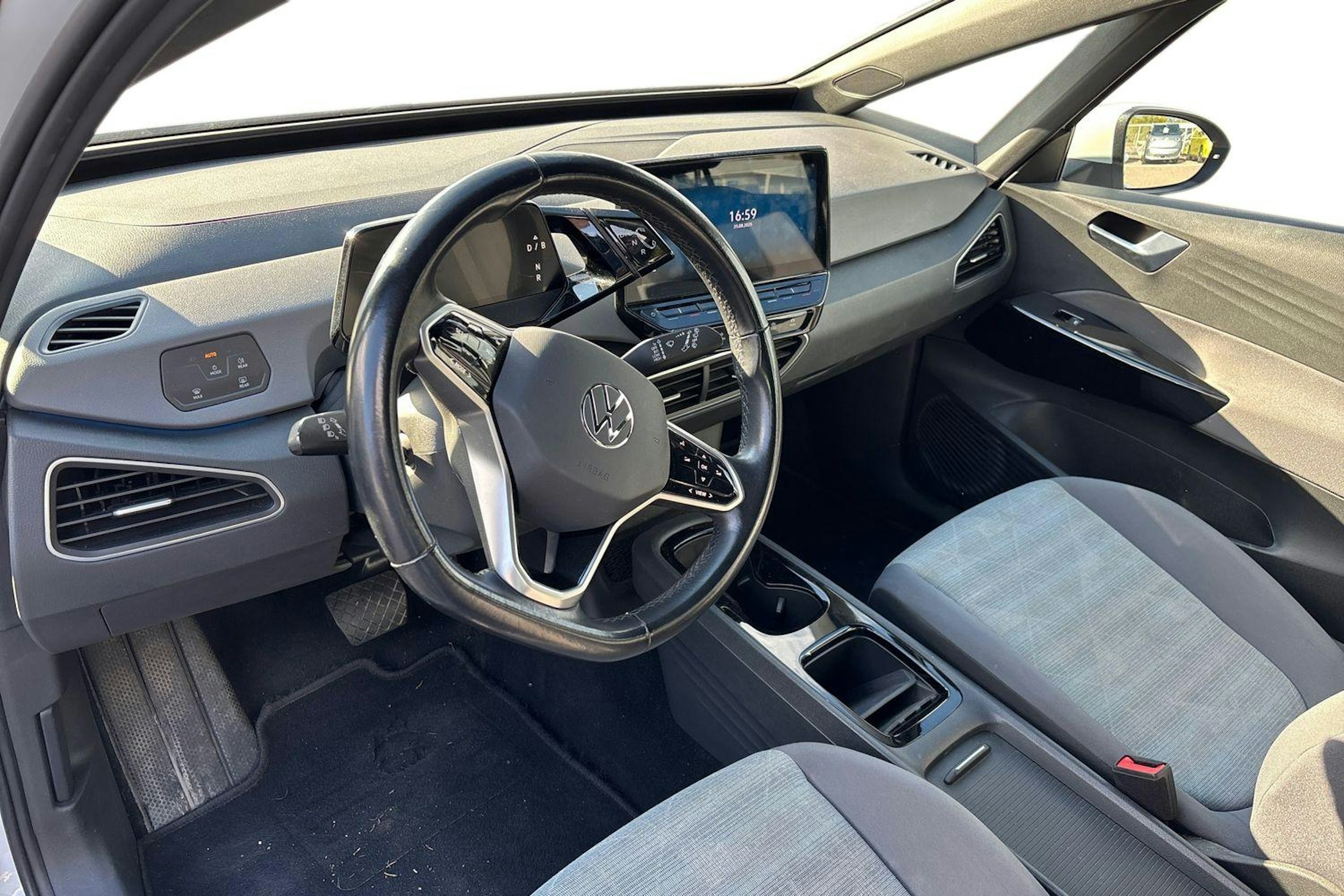 valkoinen Volkswagen ID.3 2020 kuva 3.