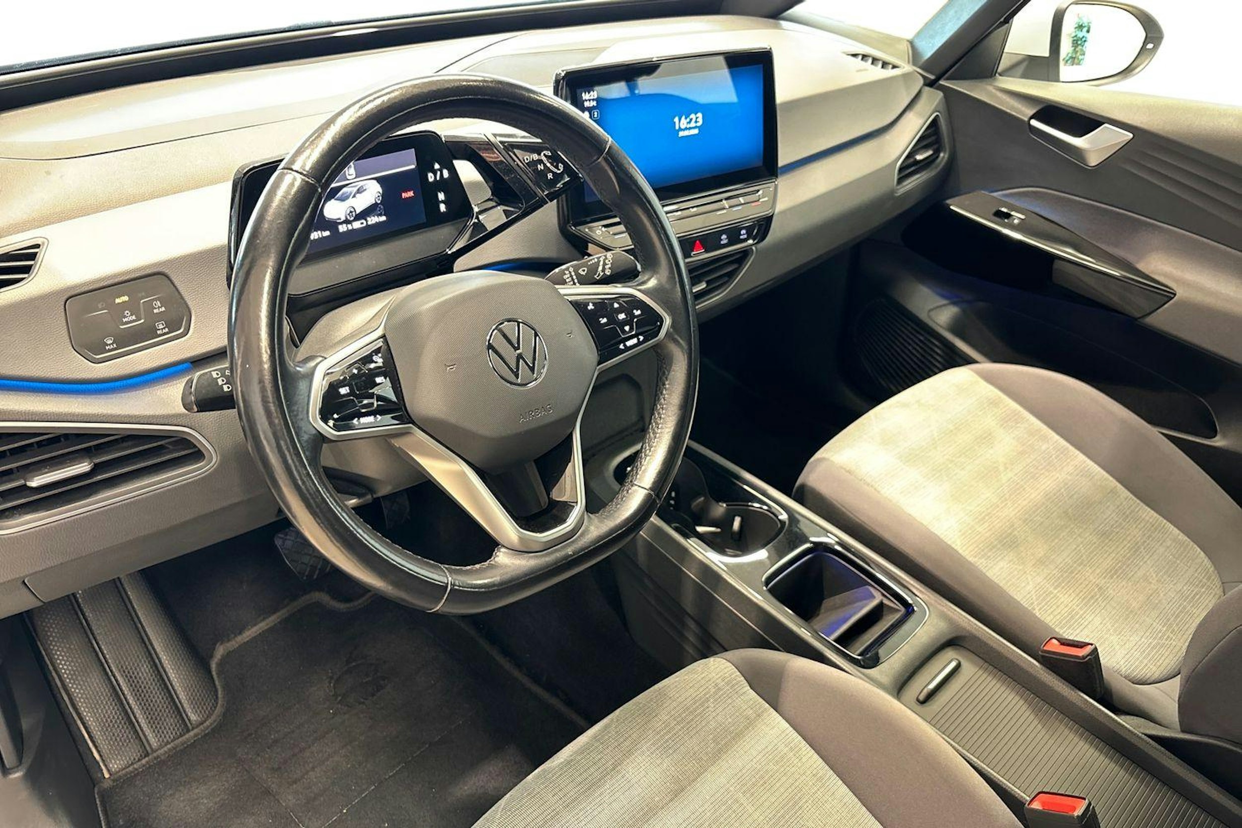 valkoinen Volkswagen ID.3 2020 kuva 7.