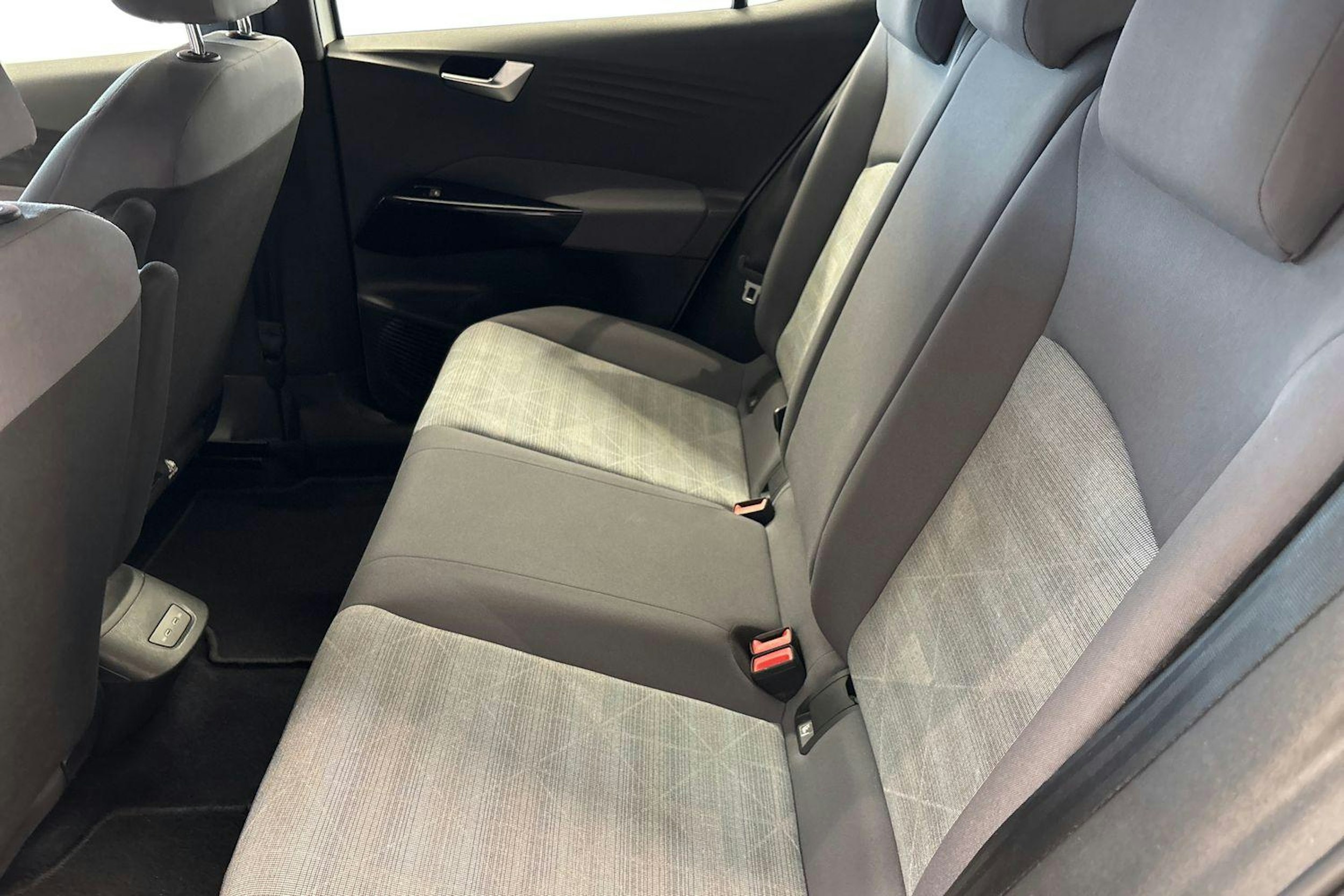 valkoinen Volkswagen ID.3 2020 kuva 10.