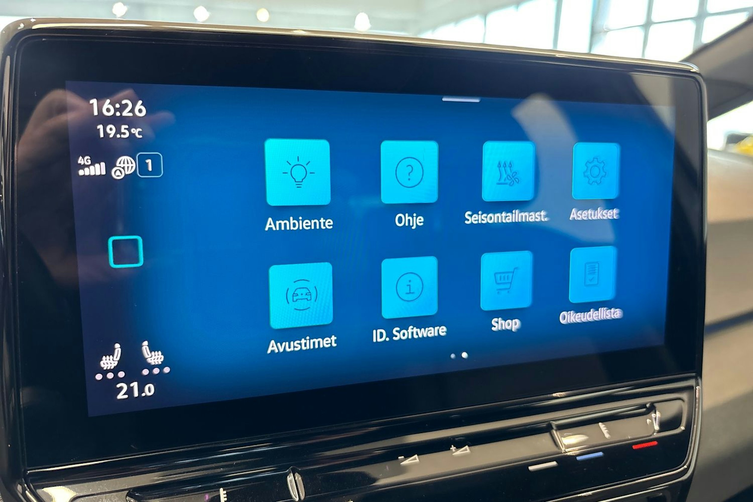 valkoinen Volkswagen ID.3 2020 kuva 16.