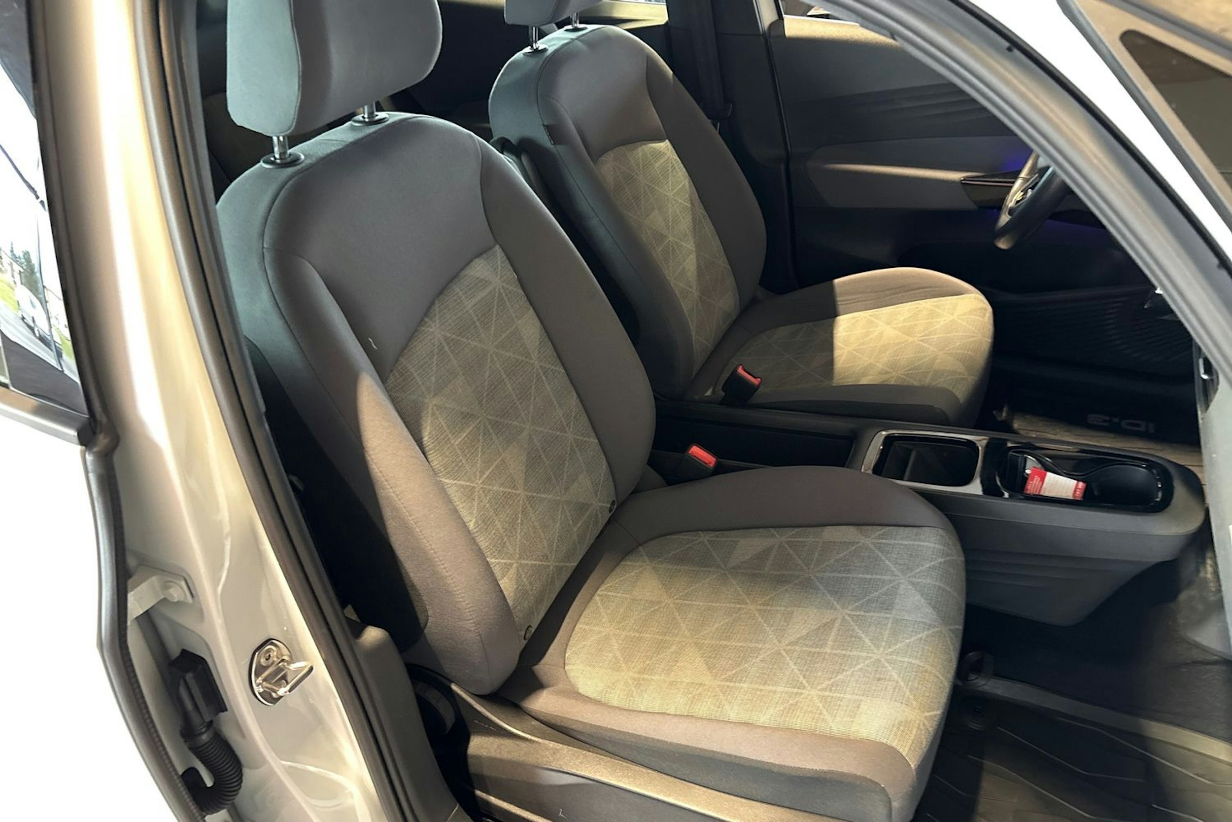 Valkoinen Volkswagen ID.3 2020 kuva 14.