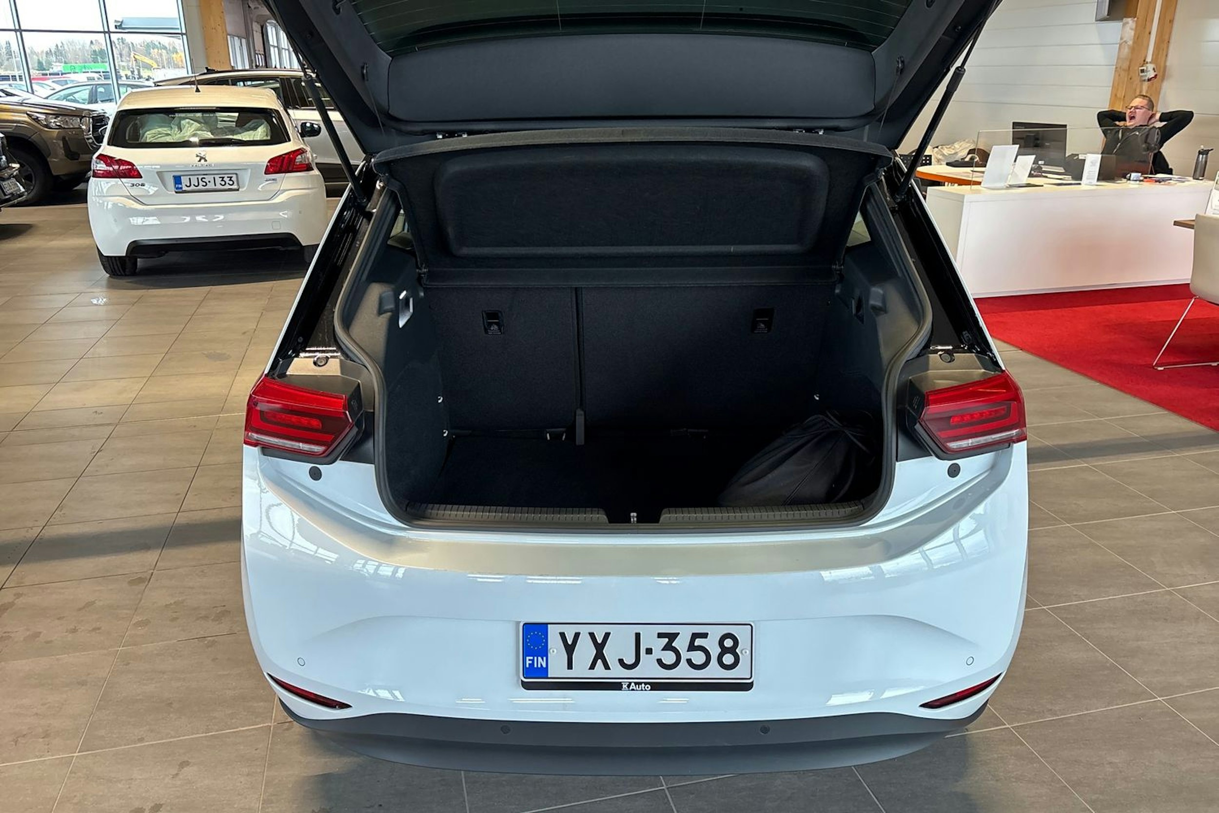 Valkoinen Volkswagen ID.3 2020 kuva 16.