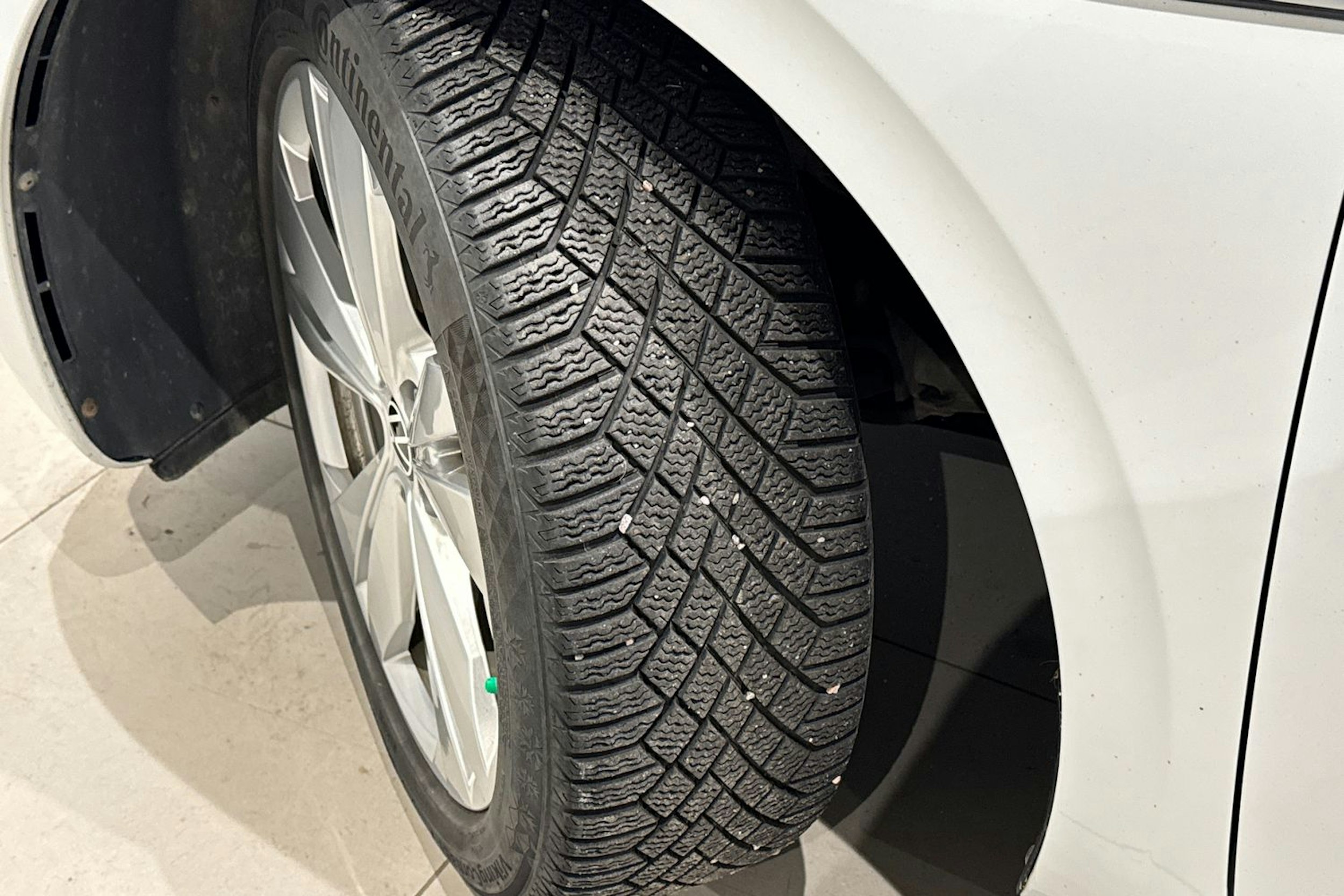 valkoinen Volkswagen ID.3 2020 kuva 13.