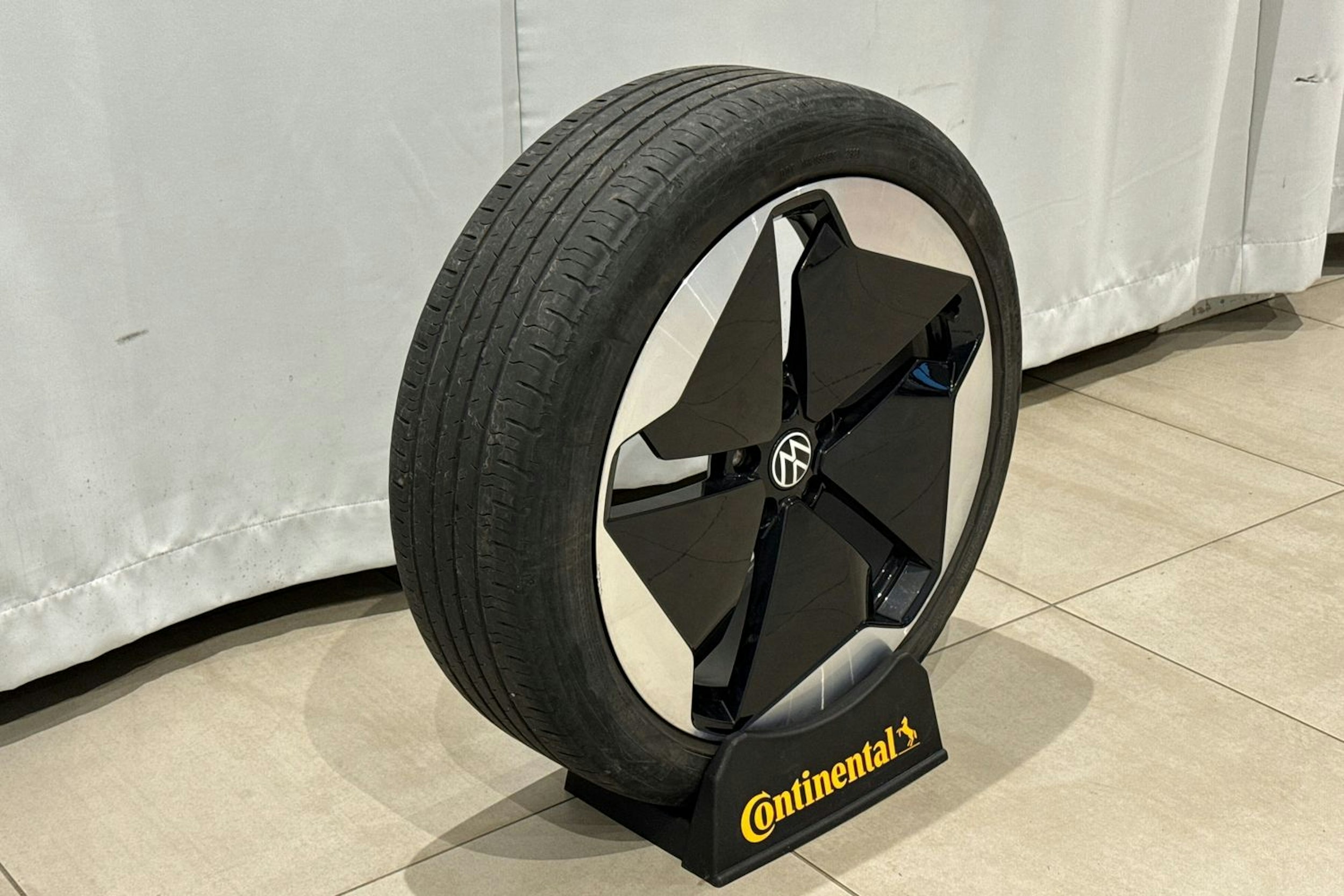 valkoinen Volkswagen ID.3 2020 kuva 14.