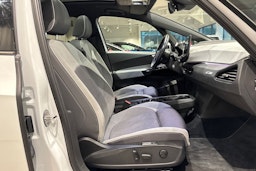 valkoinen Volkswagen ID.3 2020 kuva 17.