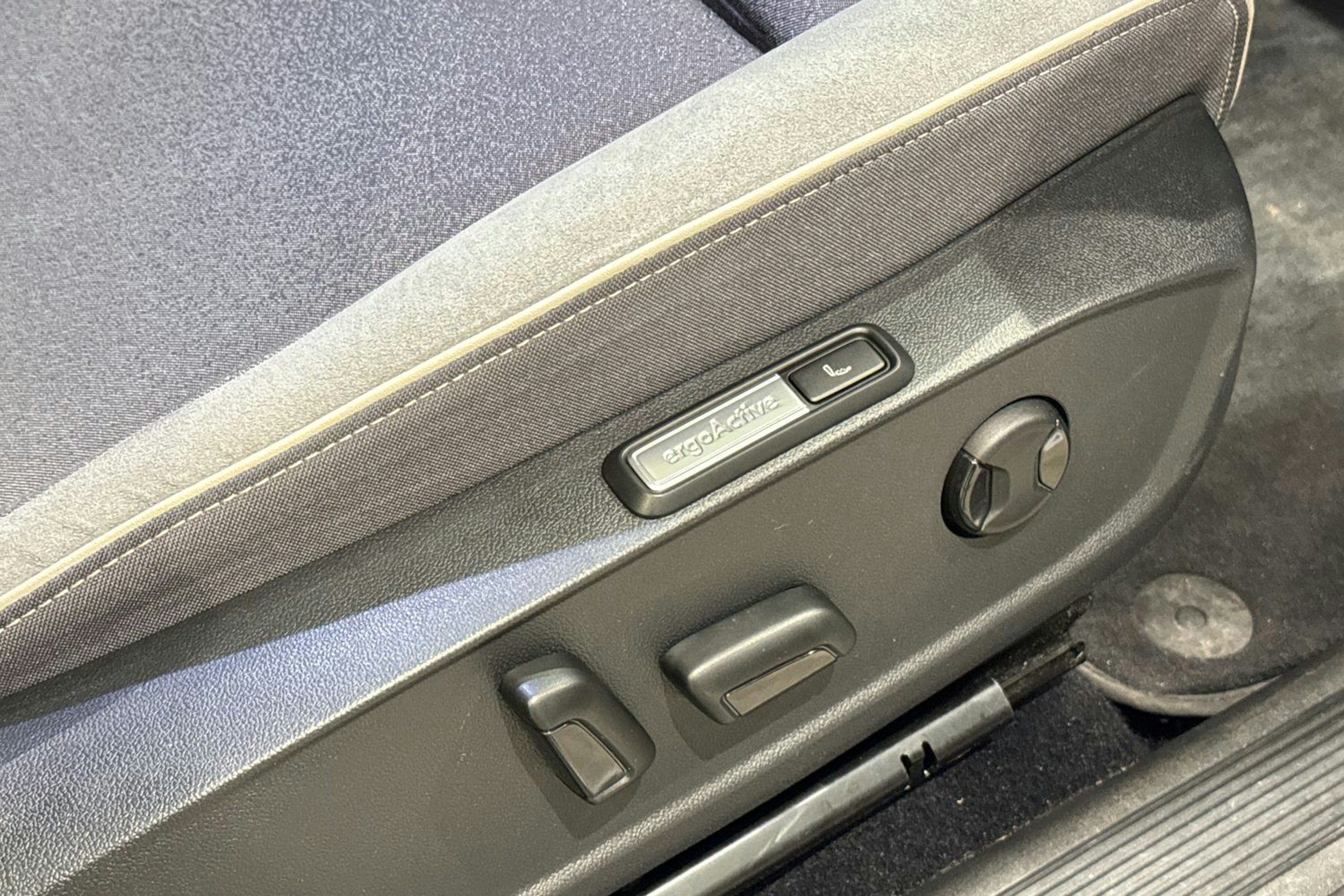 valkoinen Volkswagen ID.3 2020 kuva 18.