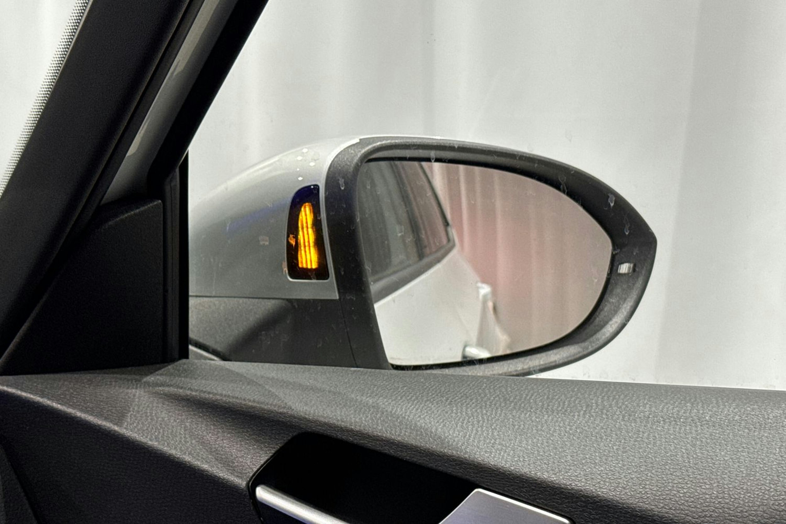 valkoinen Volkswagen ID.3 2020 kuva 35.