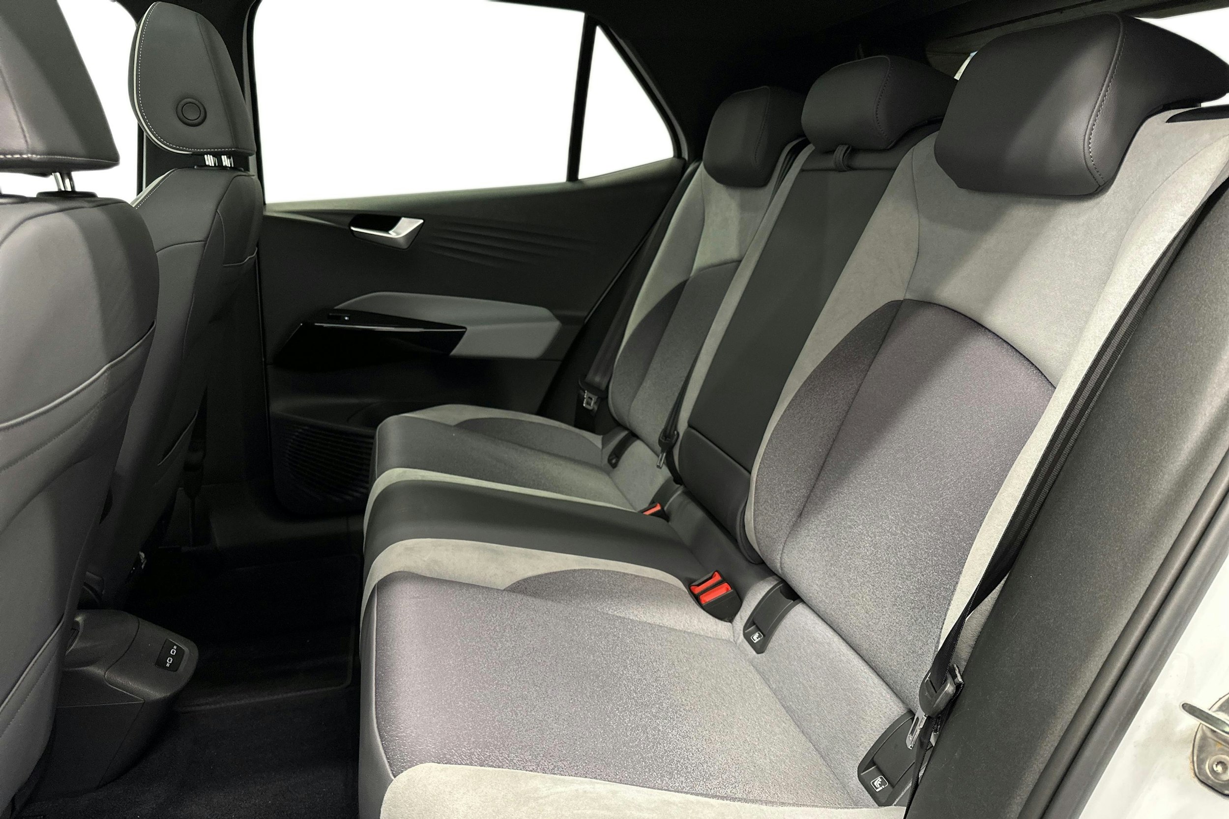 valkoinen Volkswagen ID.3 2021 kuva 8.