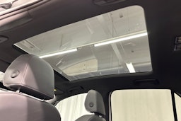 valkoinen Volkswagen ID.3 2021 kuva 12.