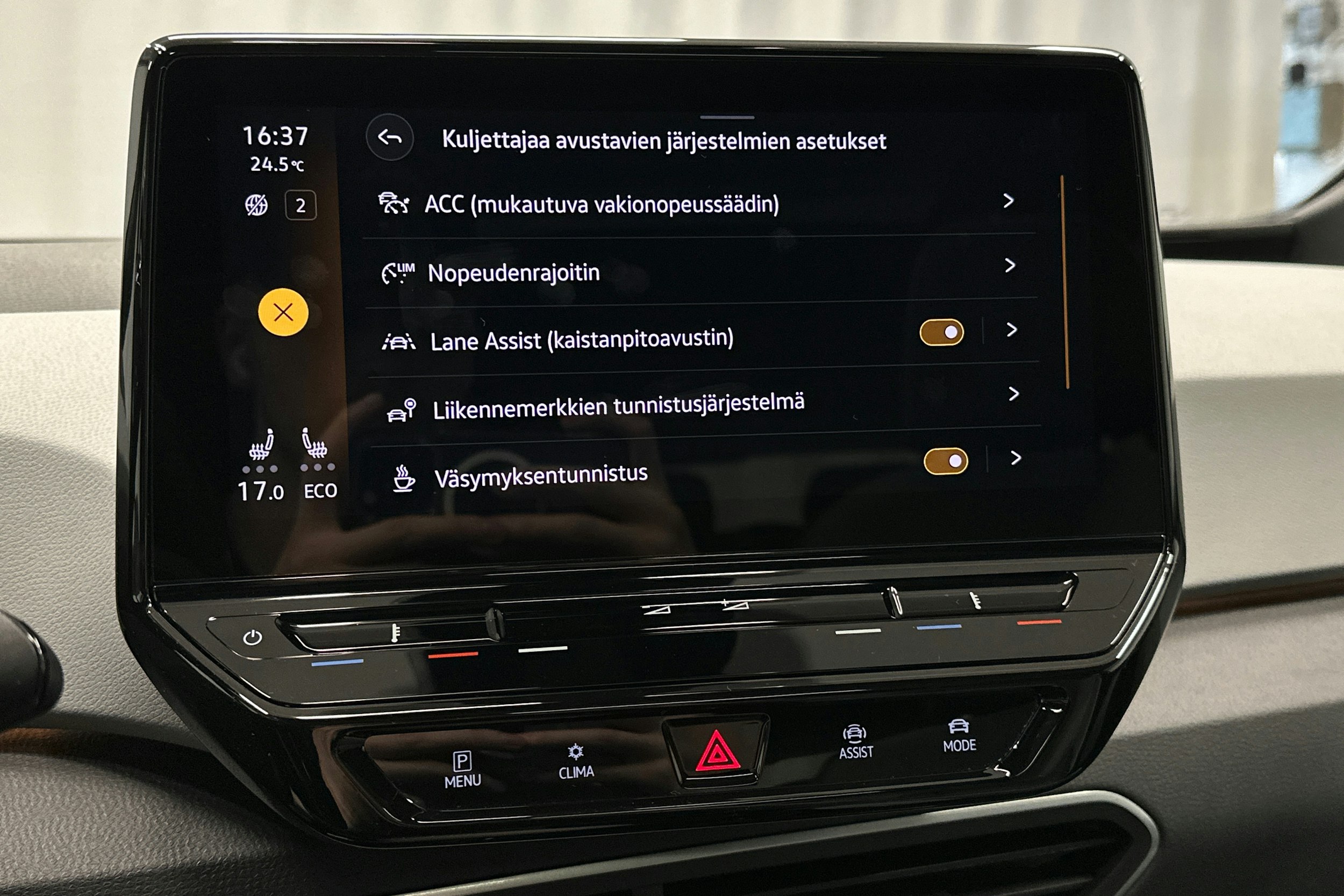 valkoinen Volkswagen ID.3 2021 kuva 21.