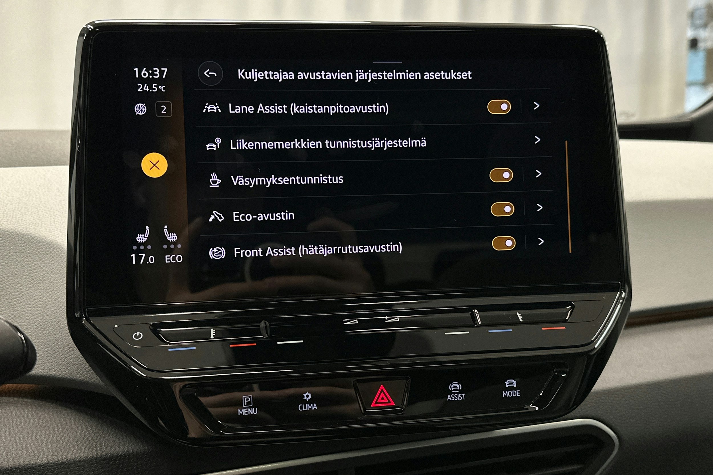 valkoinen Volkswagen ID.3 2021 kuva 22.