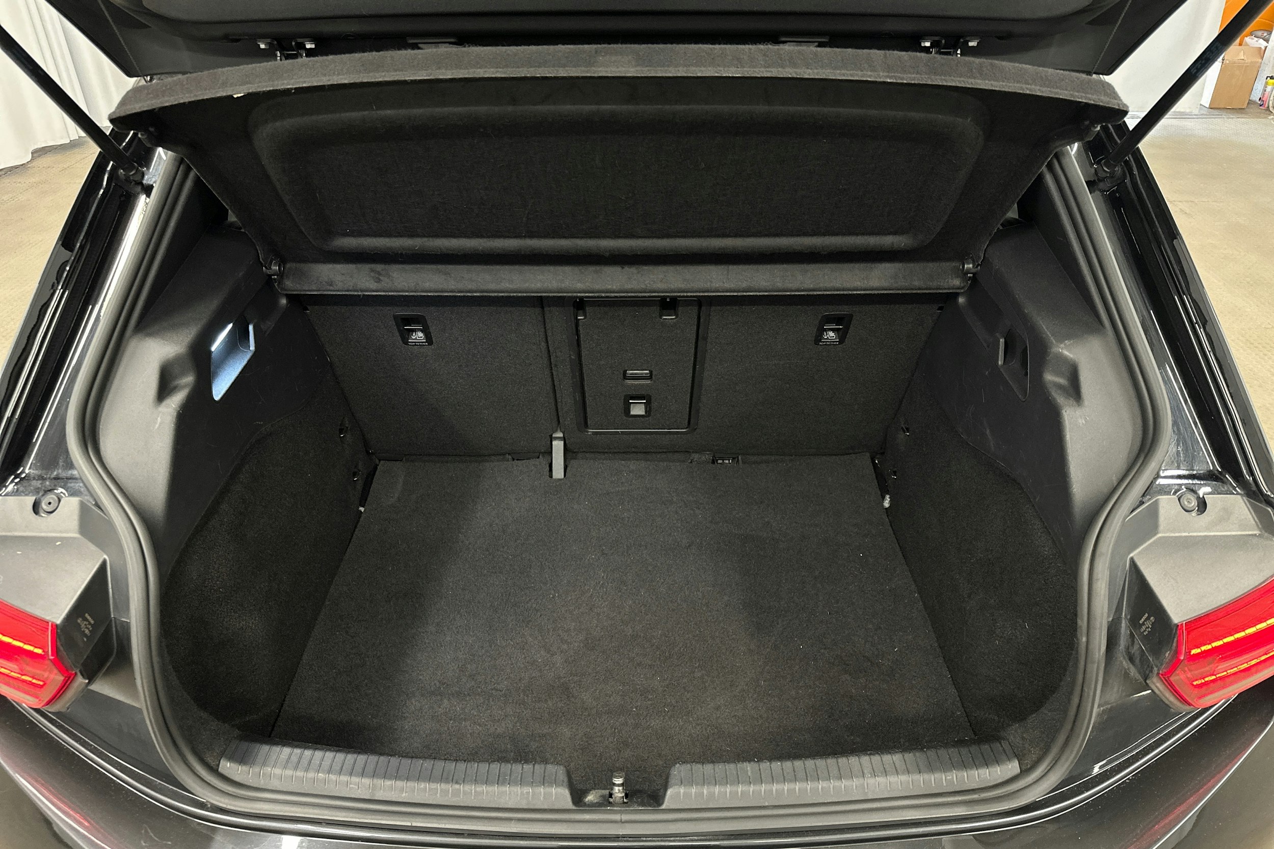 musta Volkswagen ID.3 2021 kuva 14.