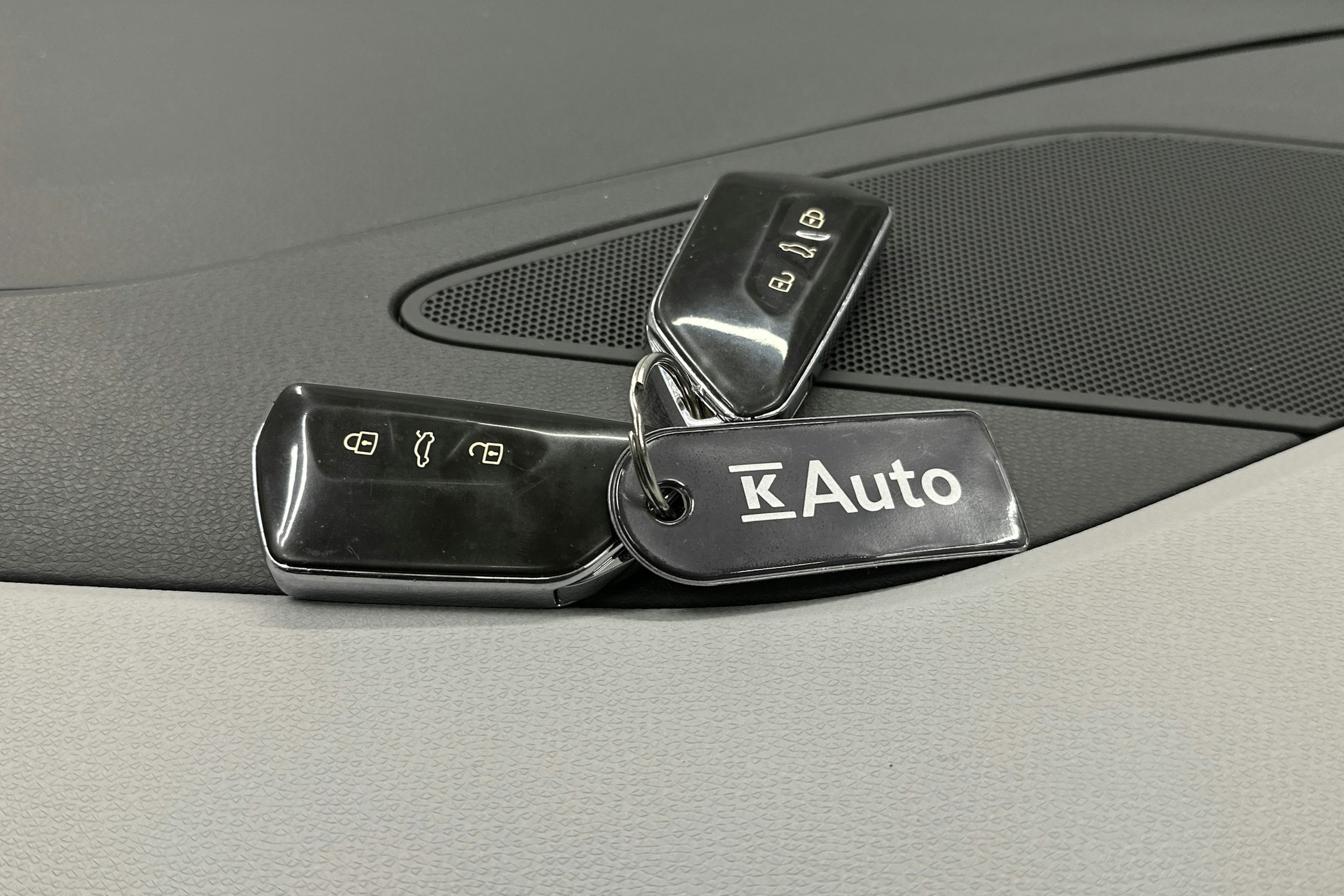 musta Volkswagen ID.3 2021 kuva 28.