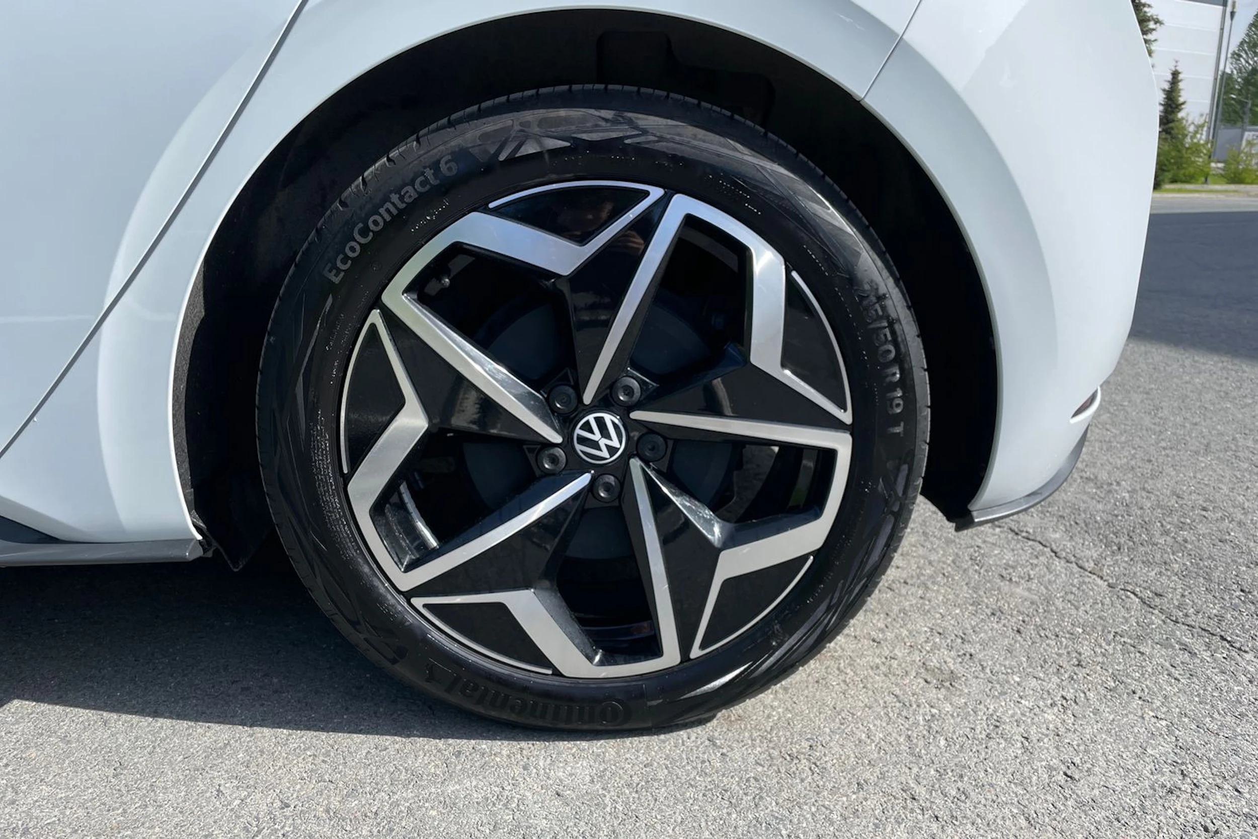 valkoinen Volkswagen ID.3 2021 kuva 13.
