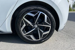 valkoinen Volkswagen ID.3 2021 kuva 13.