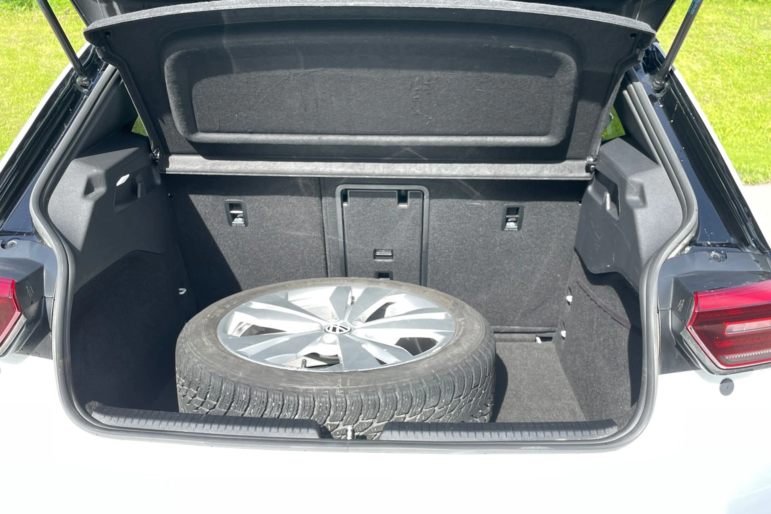 valkoinen Volkswagen ID.3 2021 kuva 15.