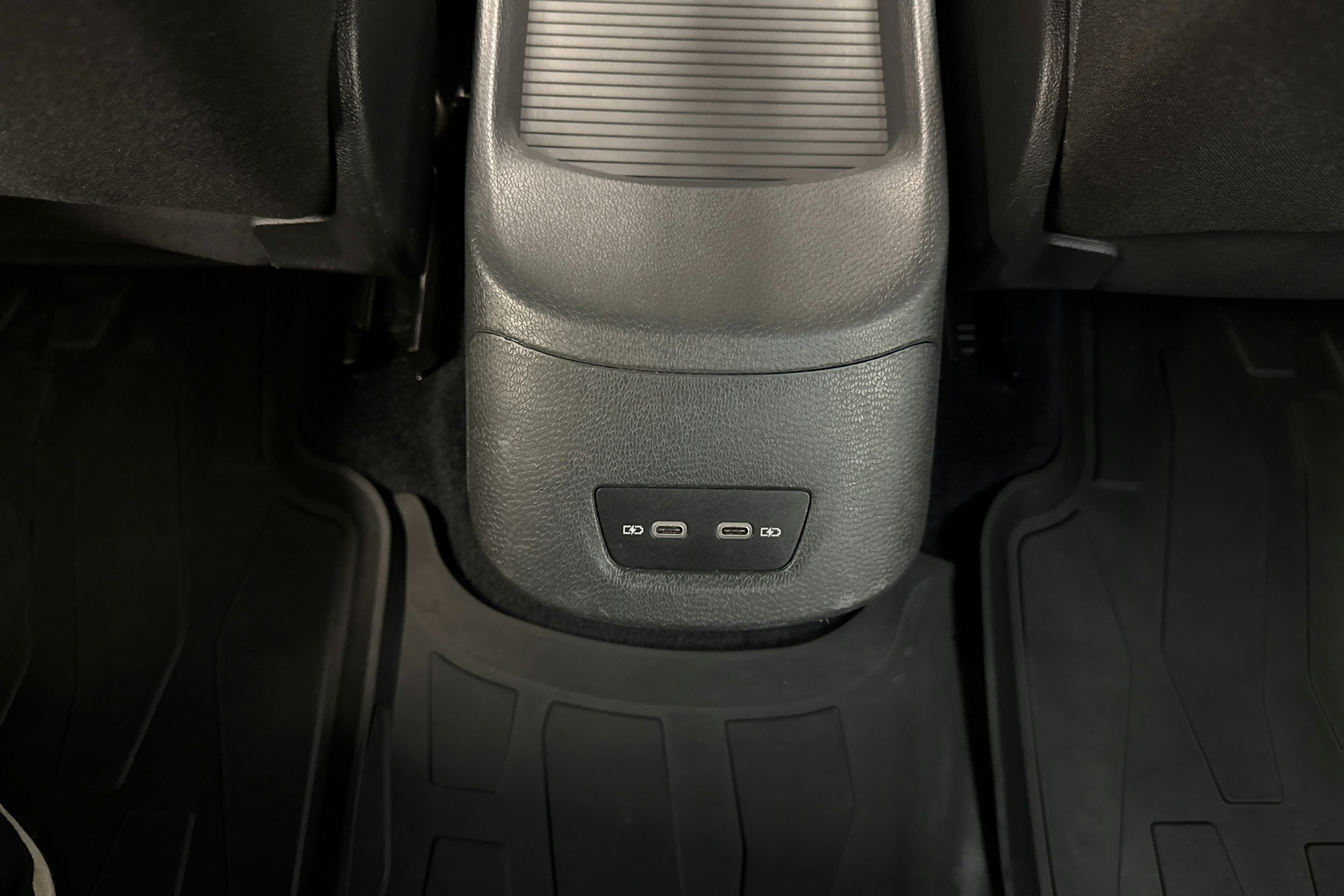 valkoinen Volkswagen ID.3 2021 kuva 13.