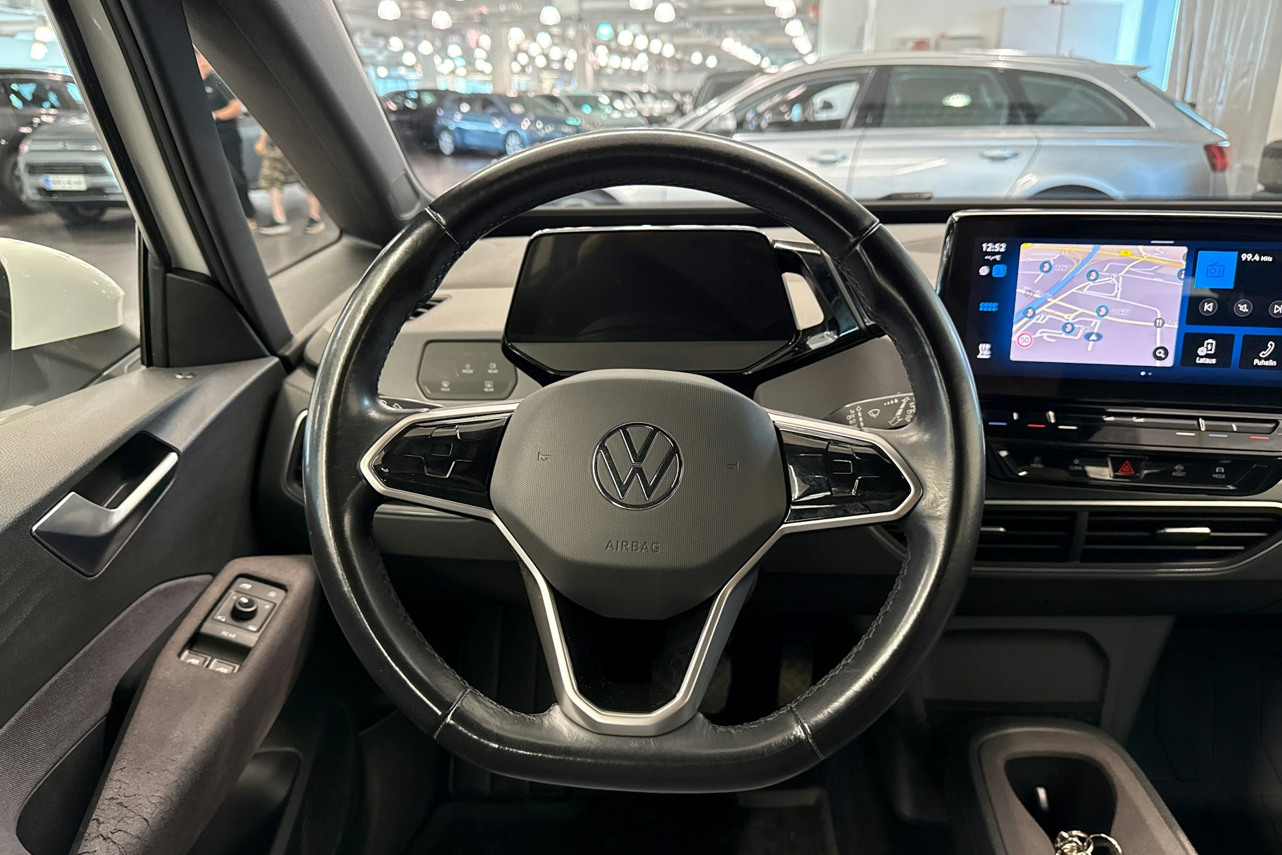 valkoinen Volkswagen ID.3 2021 kuva 15.
