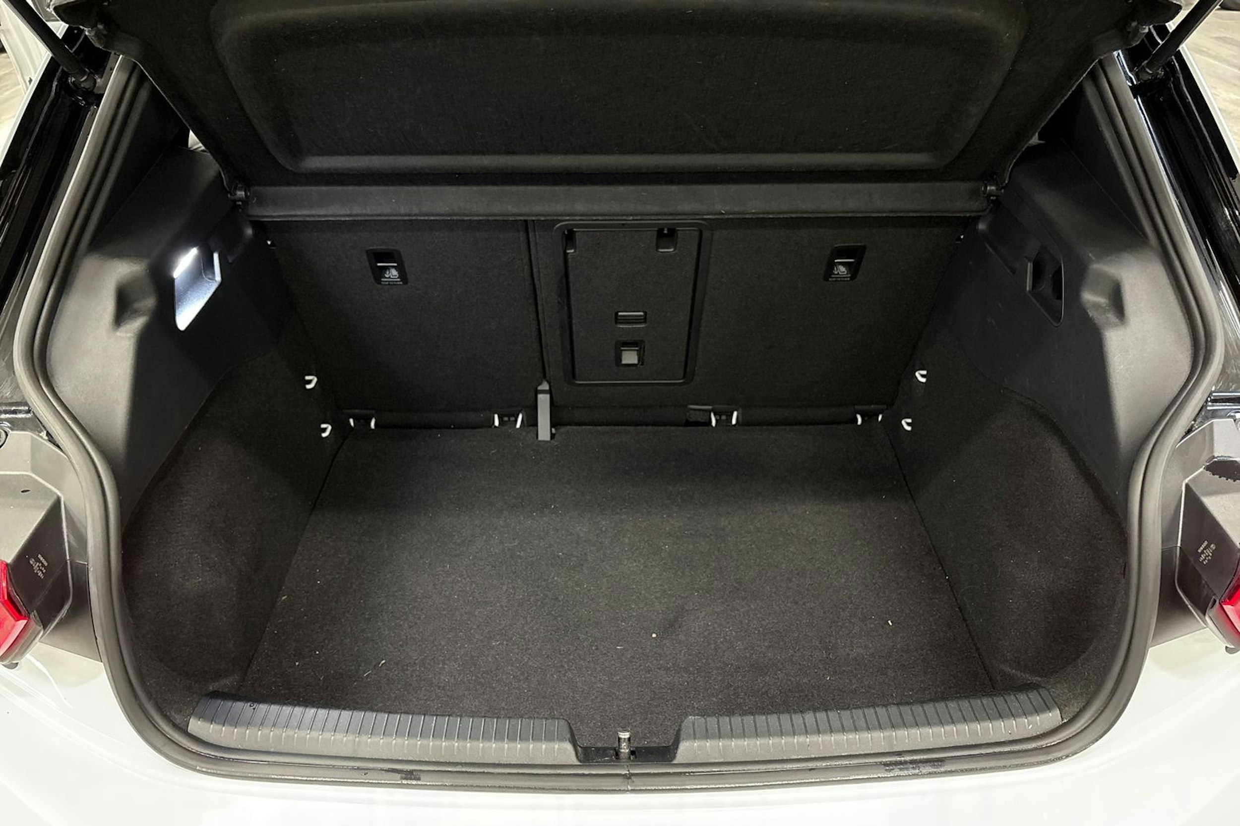 valkoinen Volkswagen ID.3 2021 kuva 14.