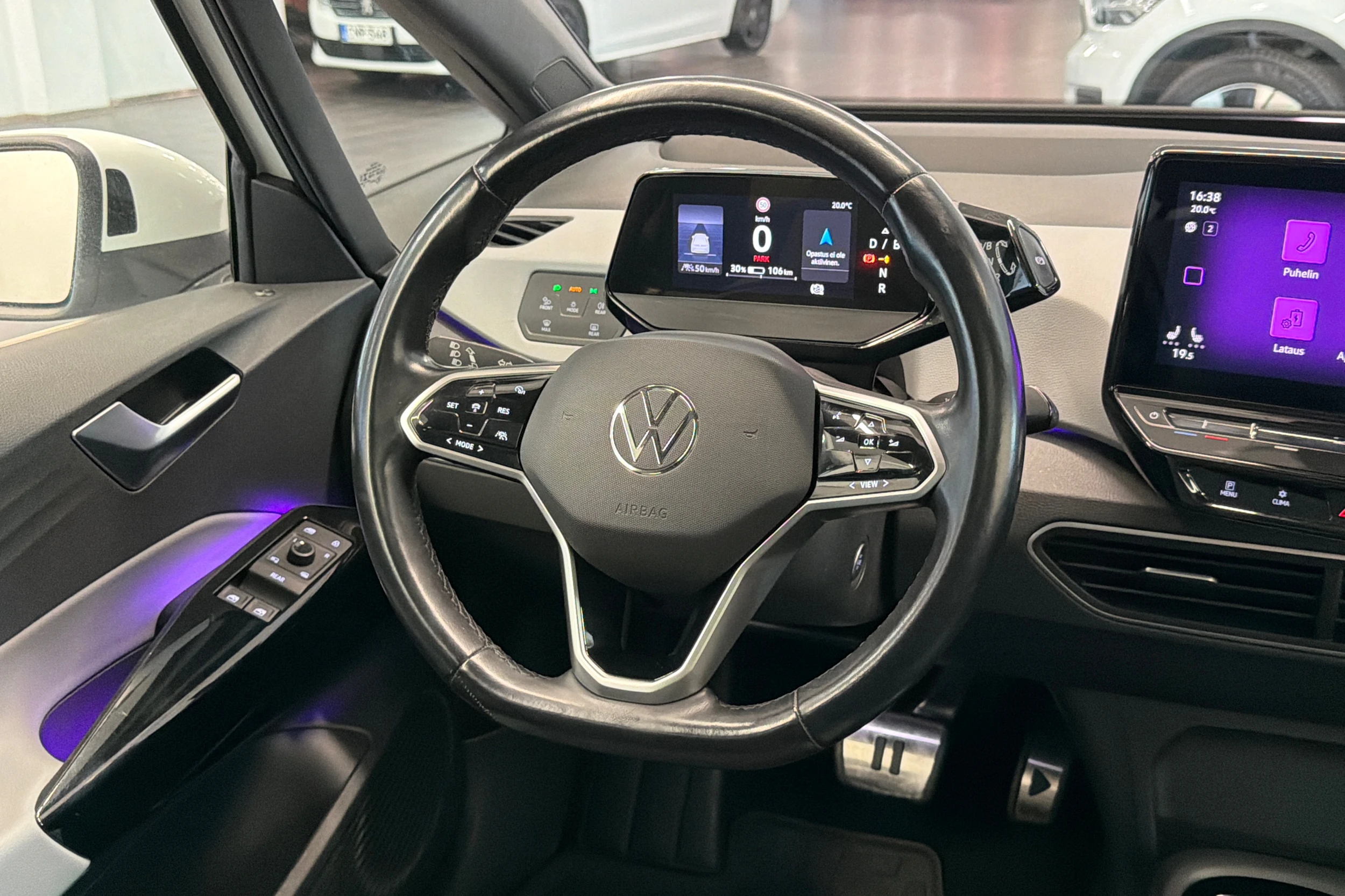 valkoinen Volkswagen ID.3 2021 kuva 13.