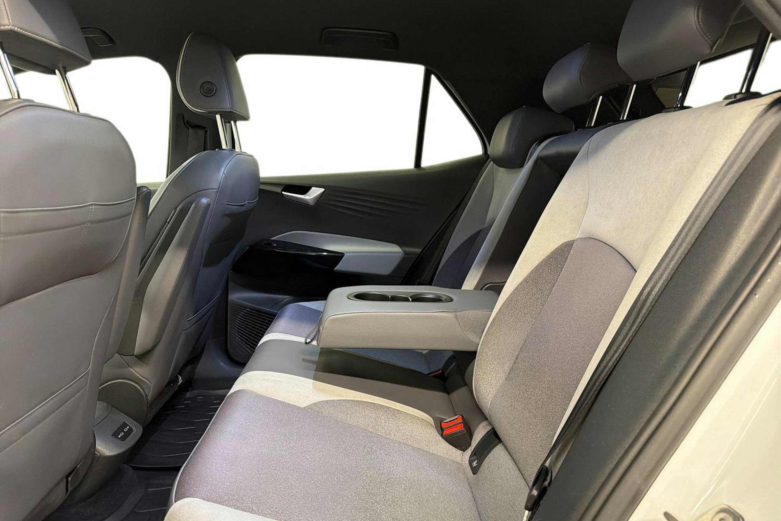 valkoinen Volkswagen ID.3 2021 kuva 10.