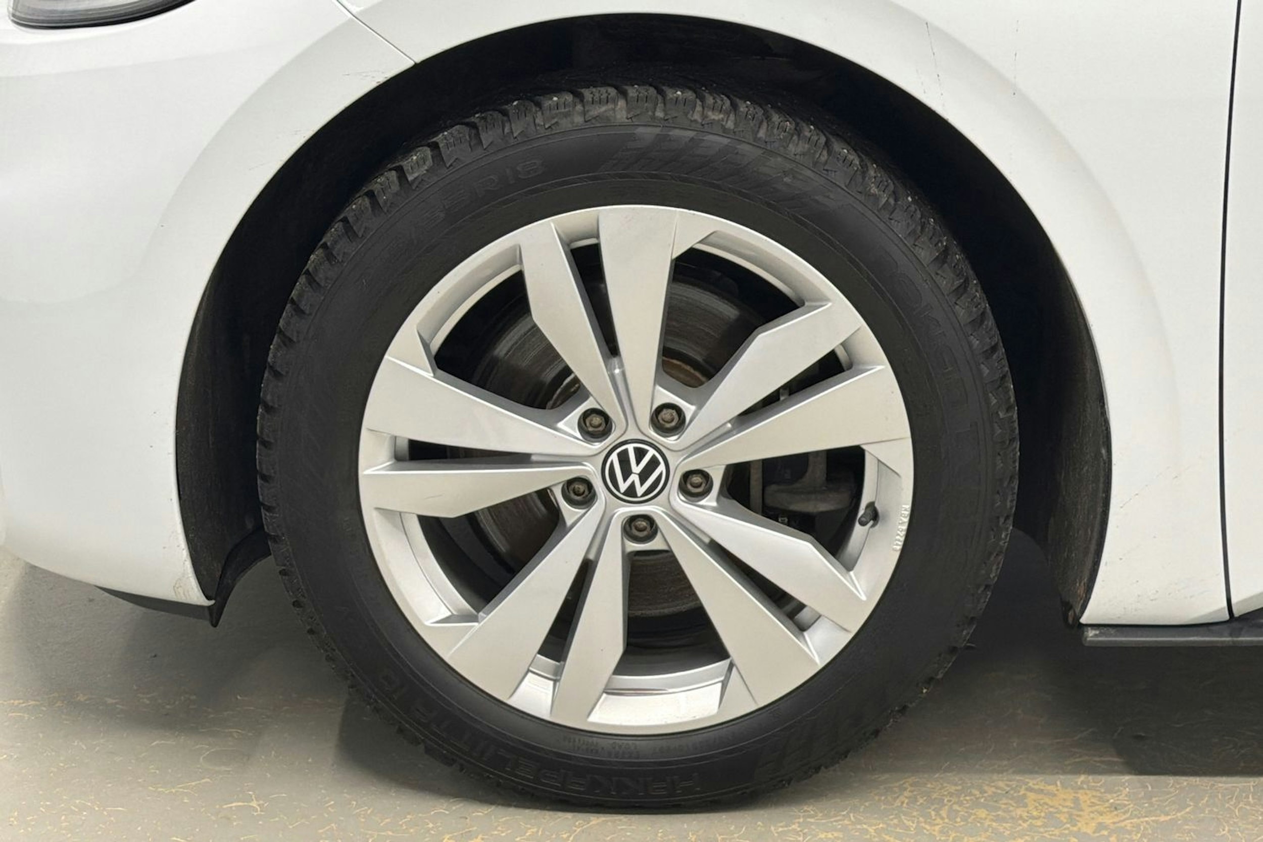 valkoinen Volkswagen ID.3 2021 kuva 13.