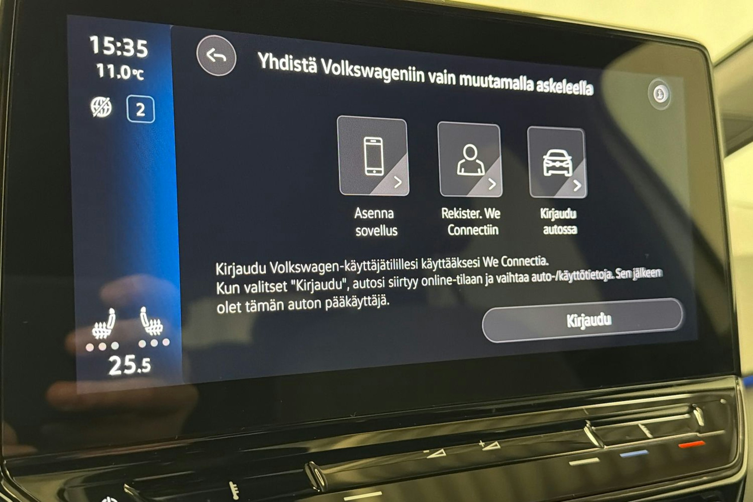 valkoinen Volkswagen ID.3 2021 kuva 16.