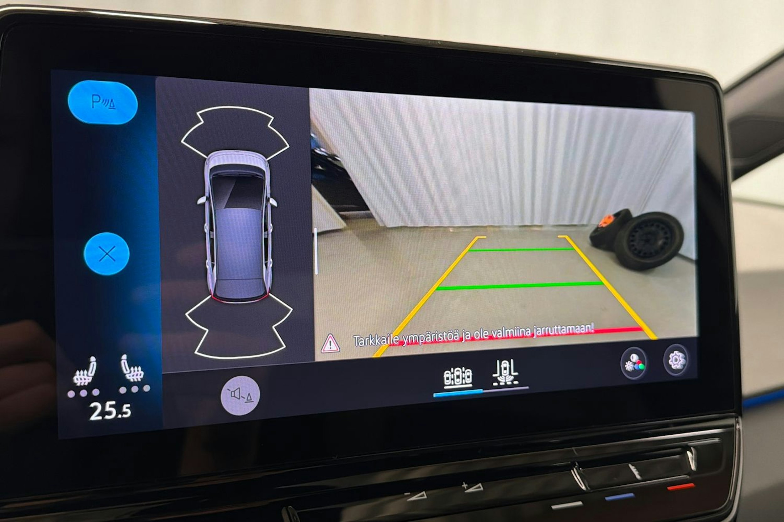 valkoinen Volkswagen ID.3 2021 kuva 24.