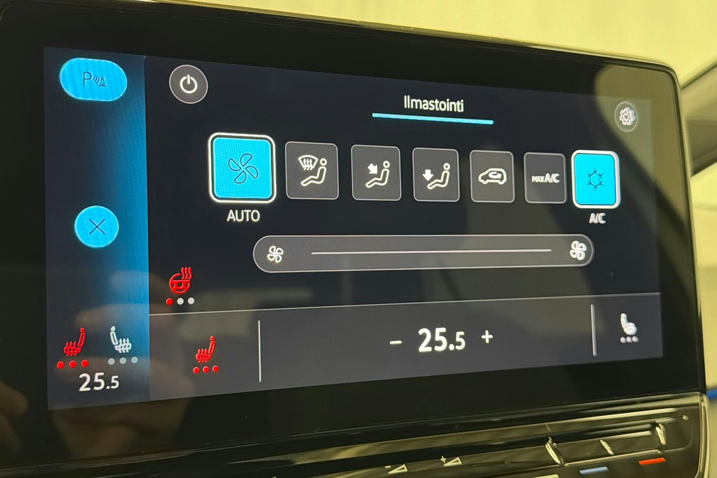 valkoinen Volkswagen ID.3 2021 kuva 25.