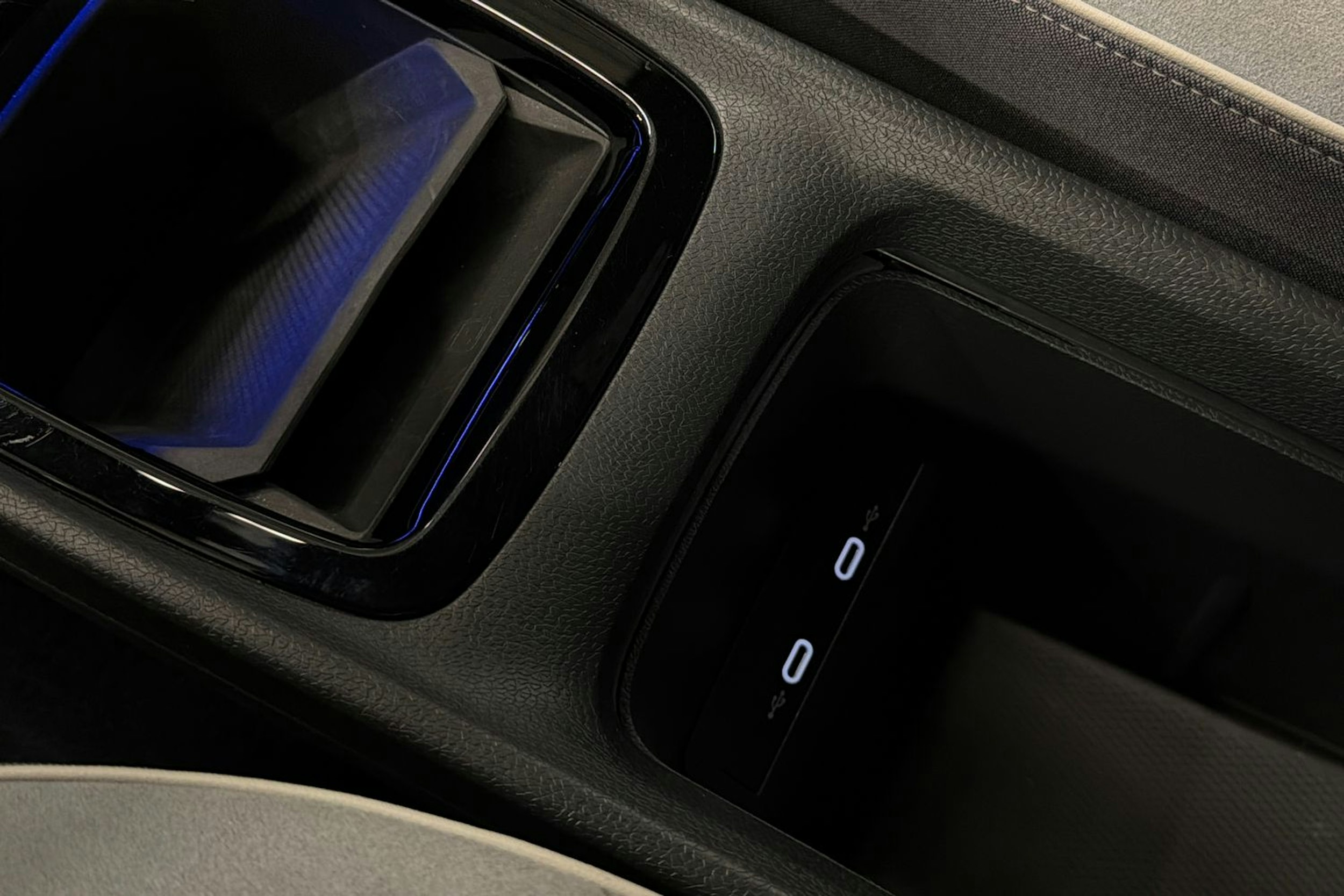 valkoinen Volkswagen ID.3 2021 kuva 27.