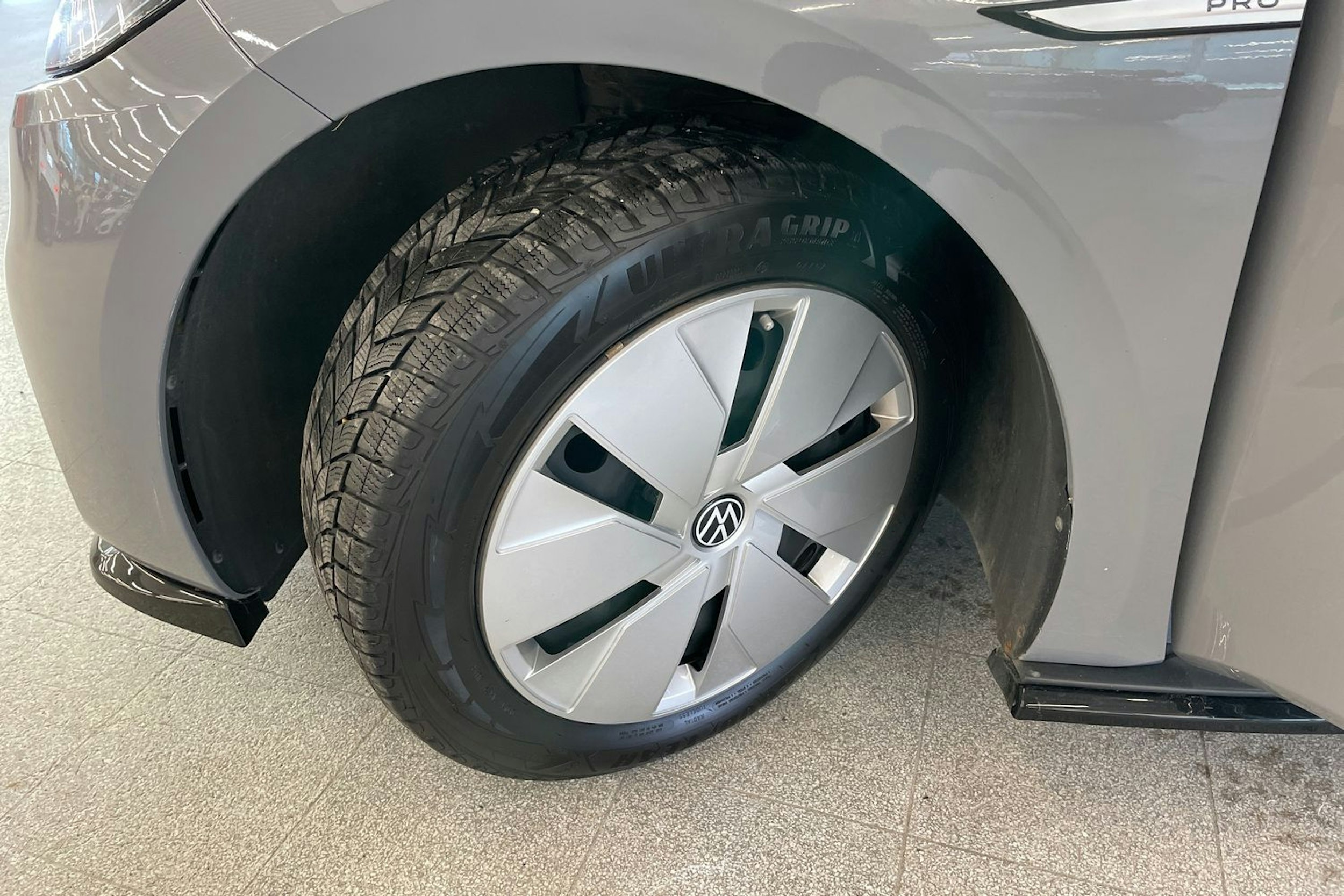 Harmaa Volkswagen ID.3 2021 kuva 13.