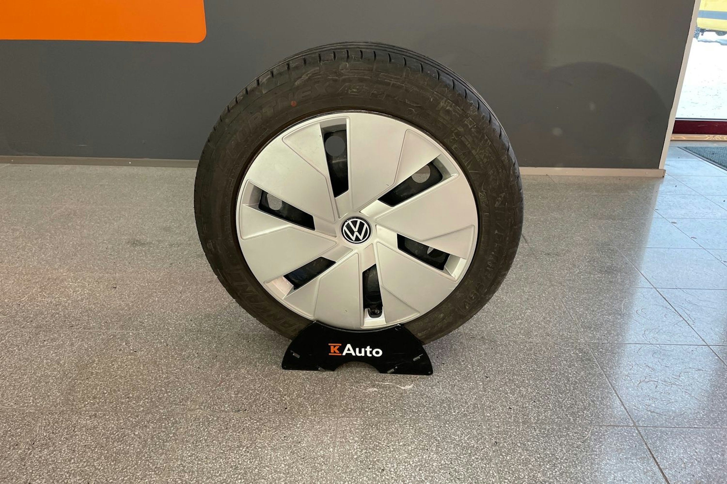 Harmaa Volkswagen ID.3 2021 kuva 22.