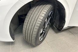 valkoinen Volkswagen ID.3 2021 kuva 10.