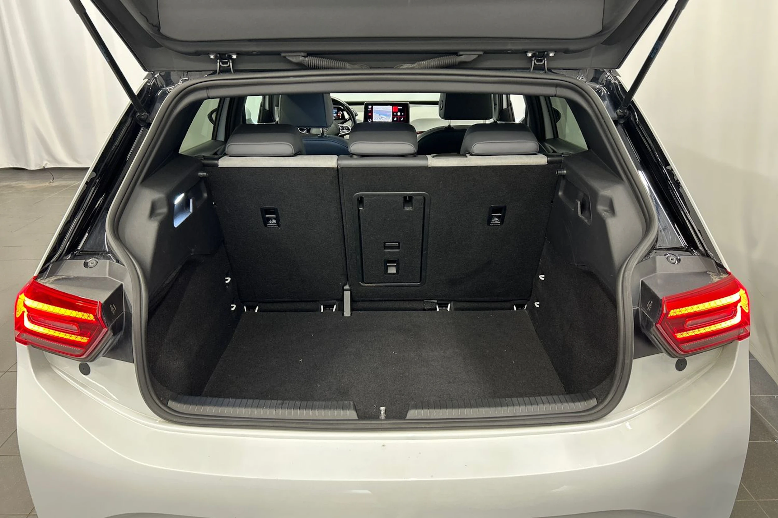 valkoinen Volkswagen ID.3 2021 kuva 12.