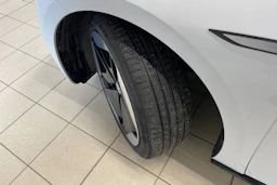 Valkoinen Volkswagen ID.3 2021 kuva 10.