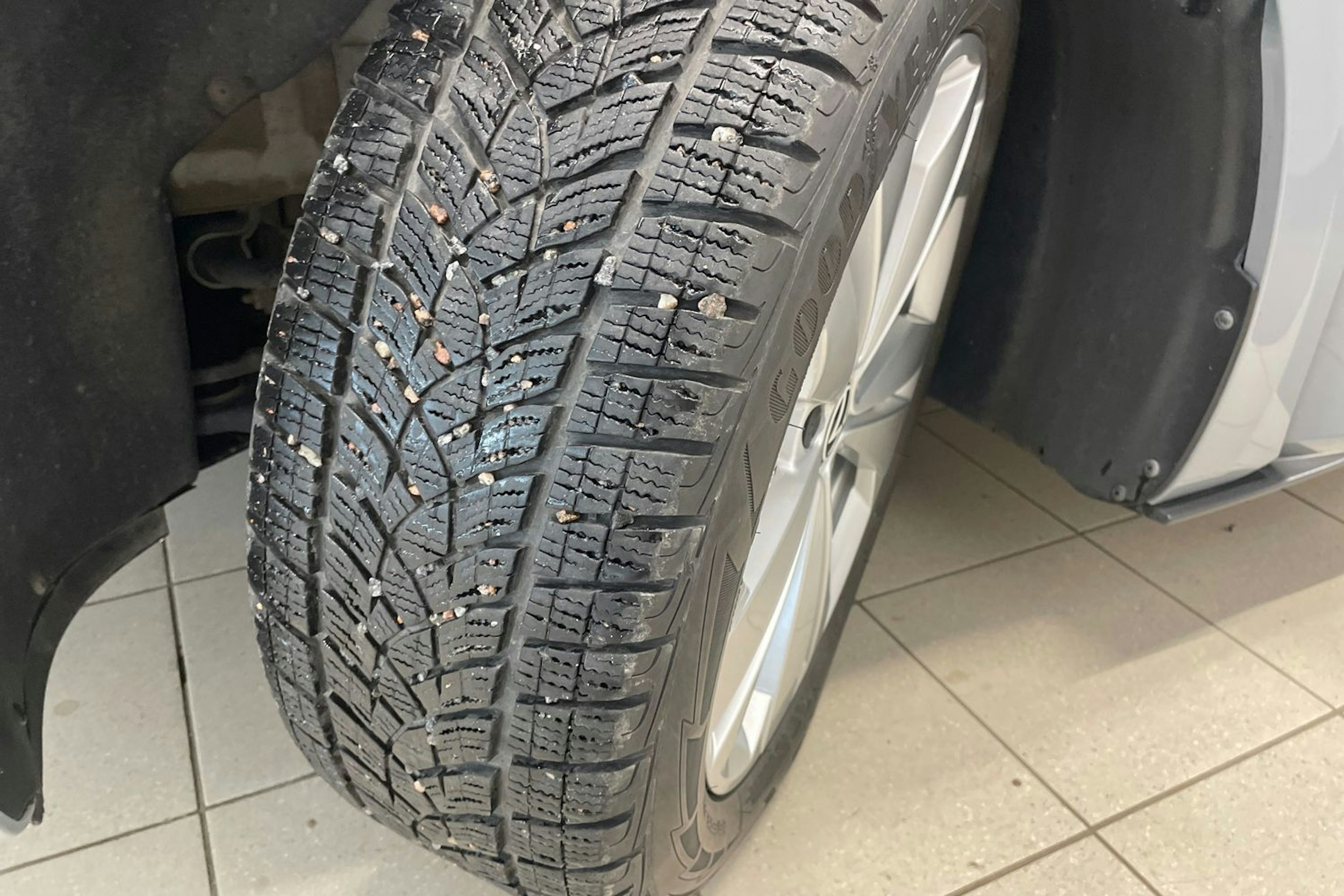 Harmaa Volkswagen ID.3 2021 kuva 13.