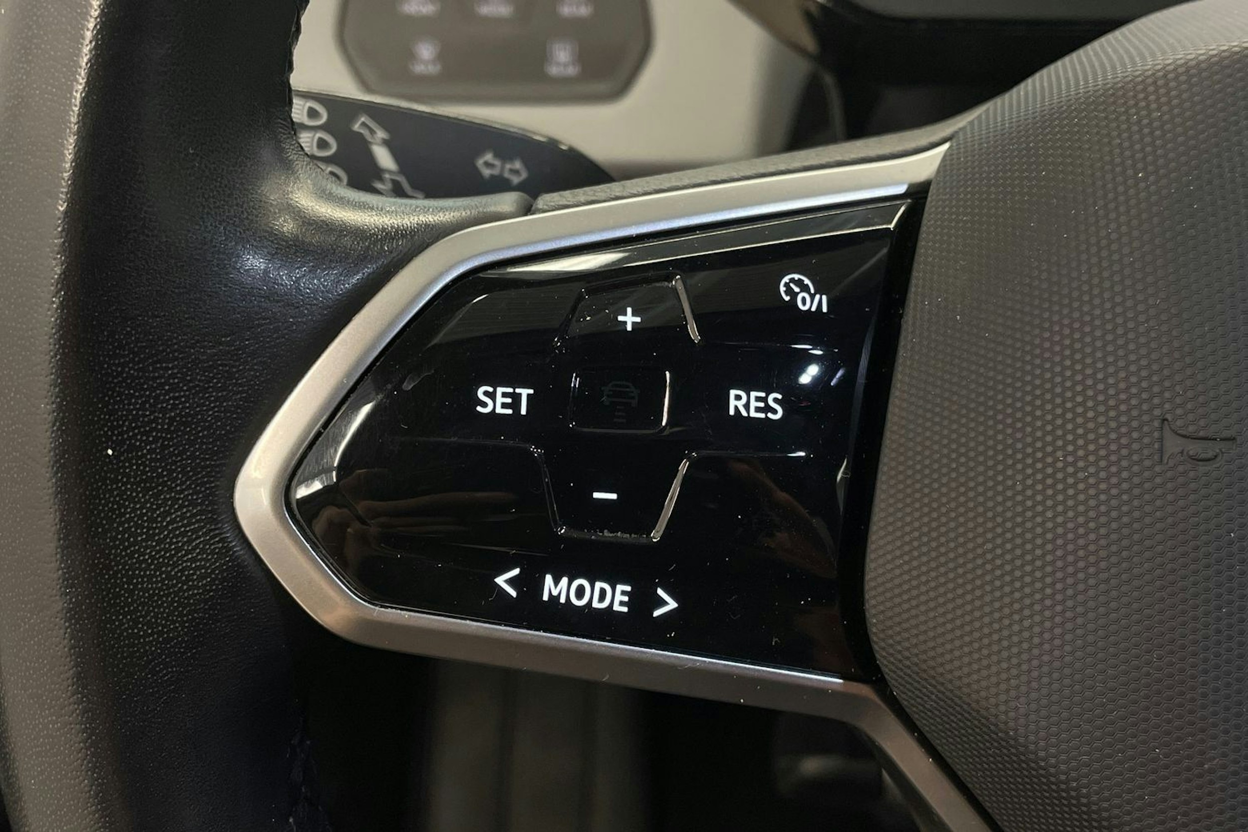 Harmaa Volkswagen ID.3 2021 kuva 16.