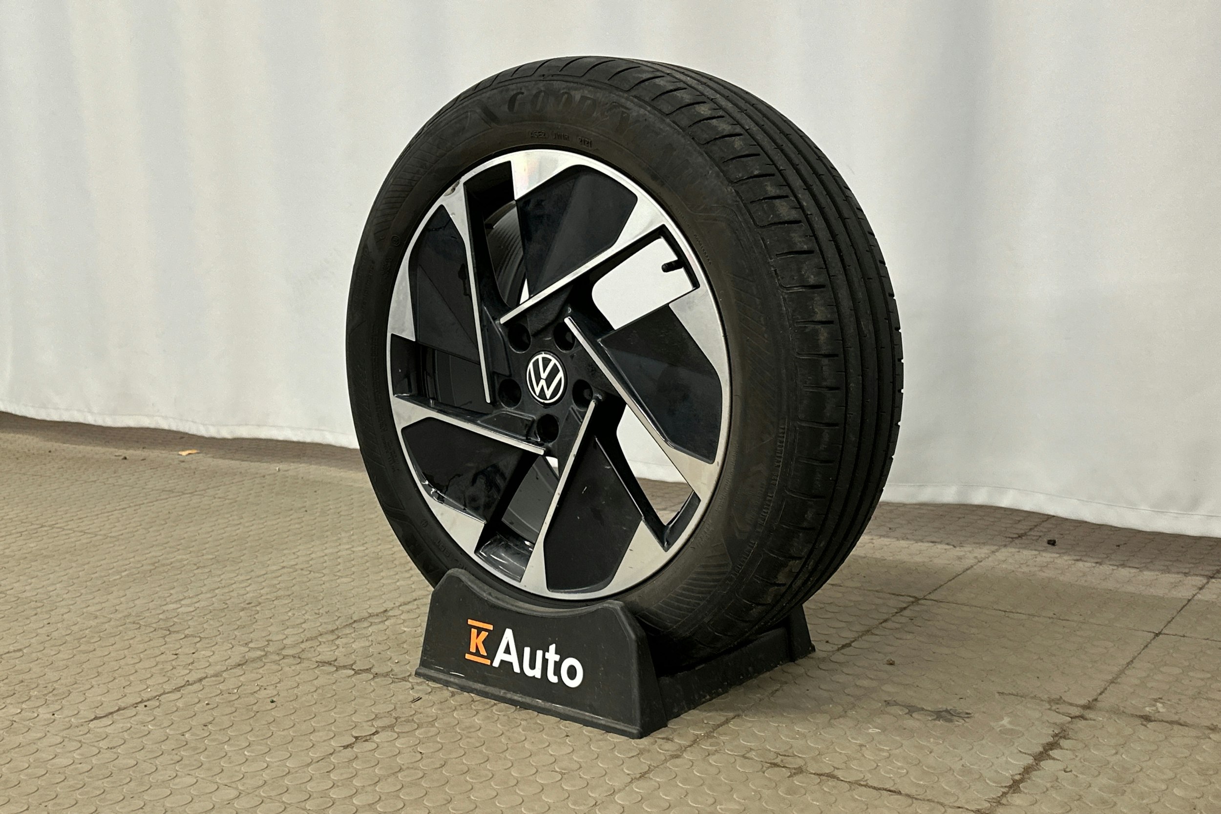 valkoinen Volkswagen ID.3 2022 kuva 13.