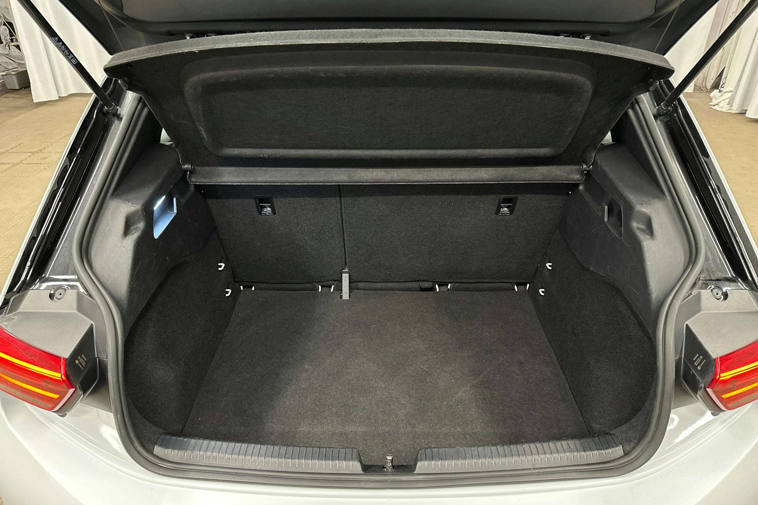 valkoinen Volkswagen ID.3 2022 kuva 14.